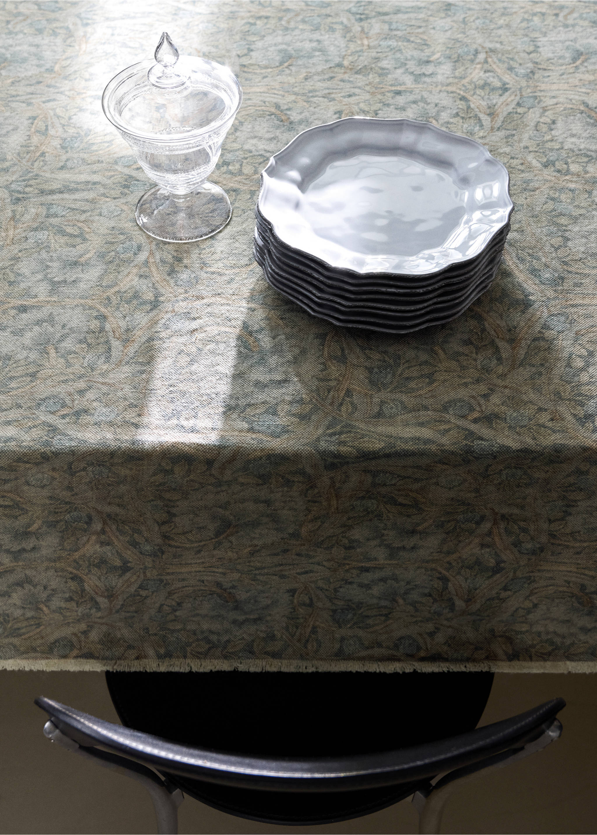 Ornamental print cotton-linen tablecloth for 6 or 8 guests - Details of the article 7, Blue. Ref: 37034442-00.