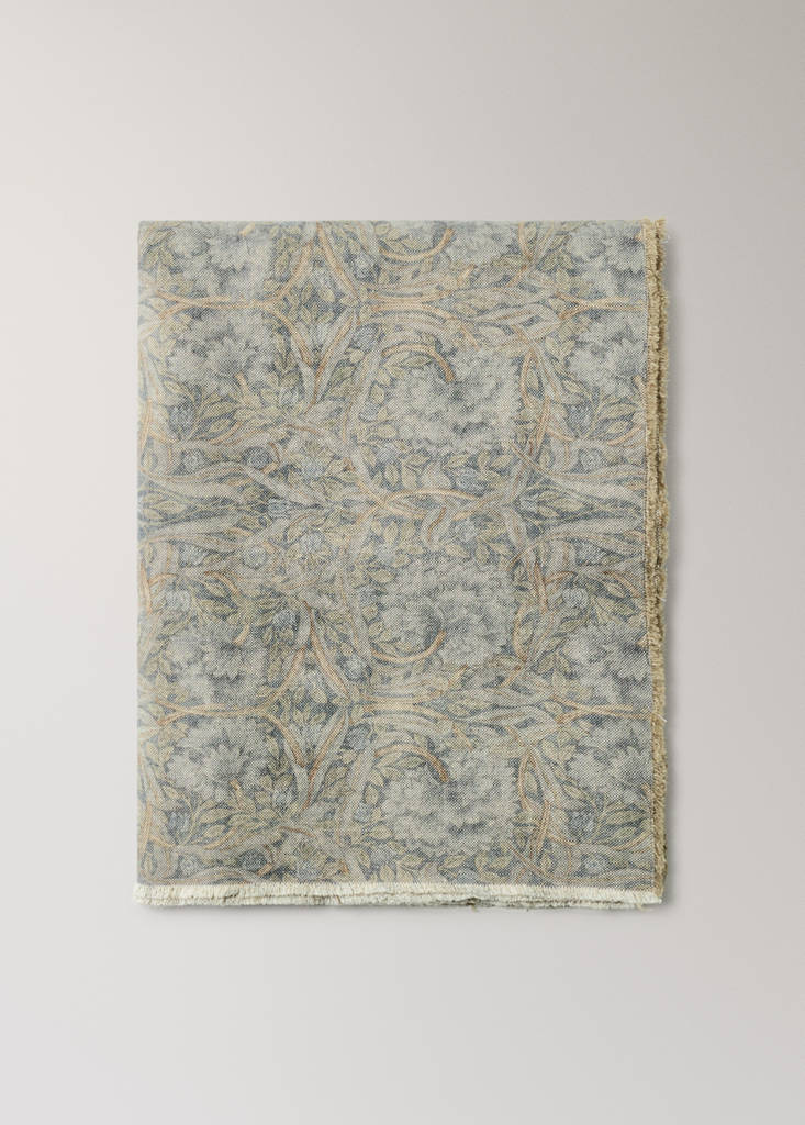 Ornamental print cotton-linen tablecloth for 6 or 8 guests — Blue