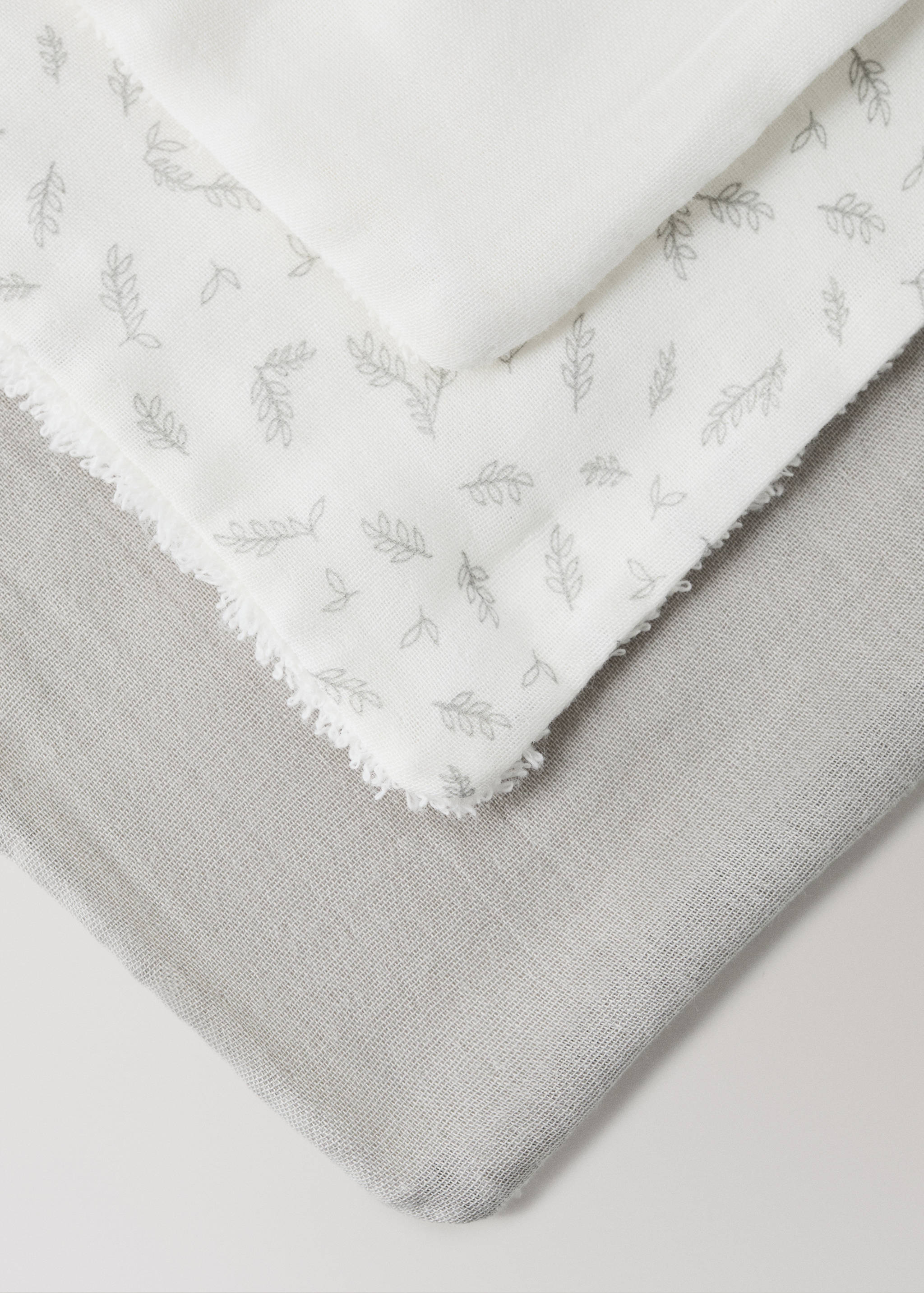 Children’s cotton leaf blanket - Details of the article 2, Ecru. Ref: 37034459-00.