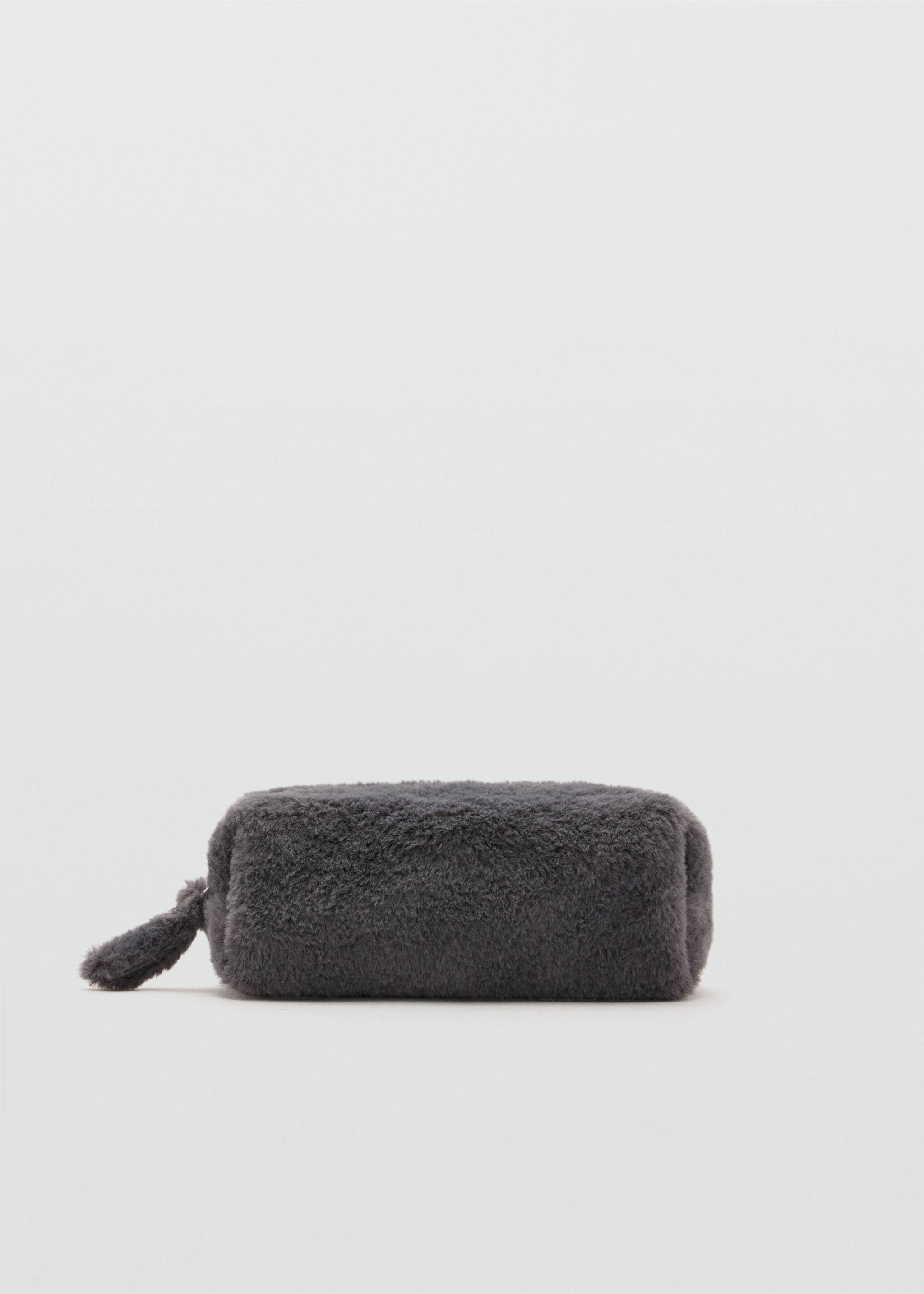 Trousse en fausse fourrure douce - Article sans modèle, Gris. Ref: 37034462-00.