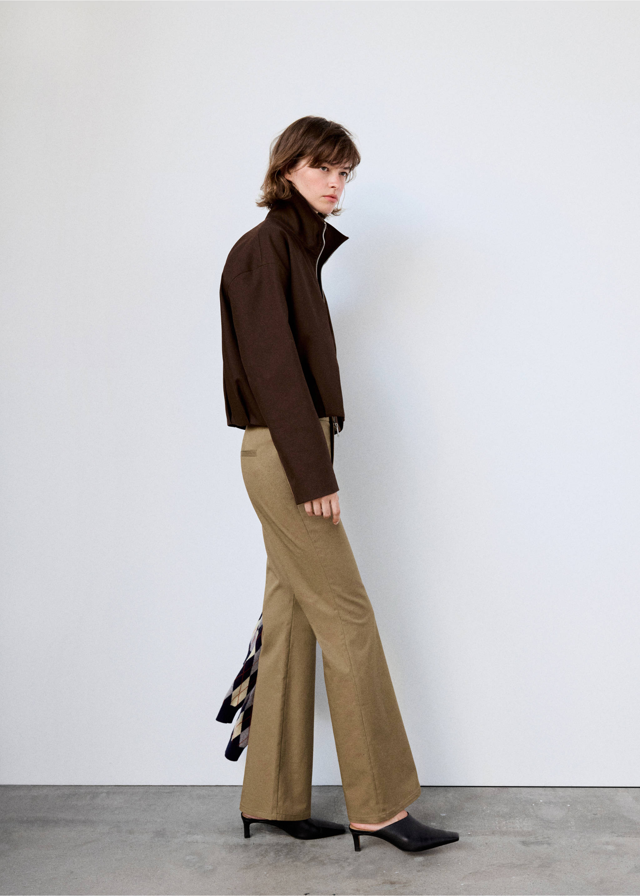 Pantalon flare taille haute - Plan général, Kaki. Ref: 37034474-00.