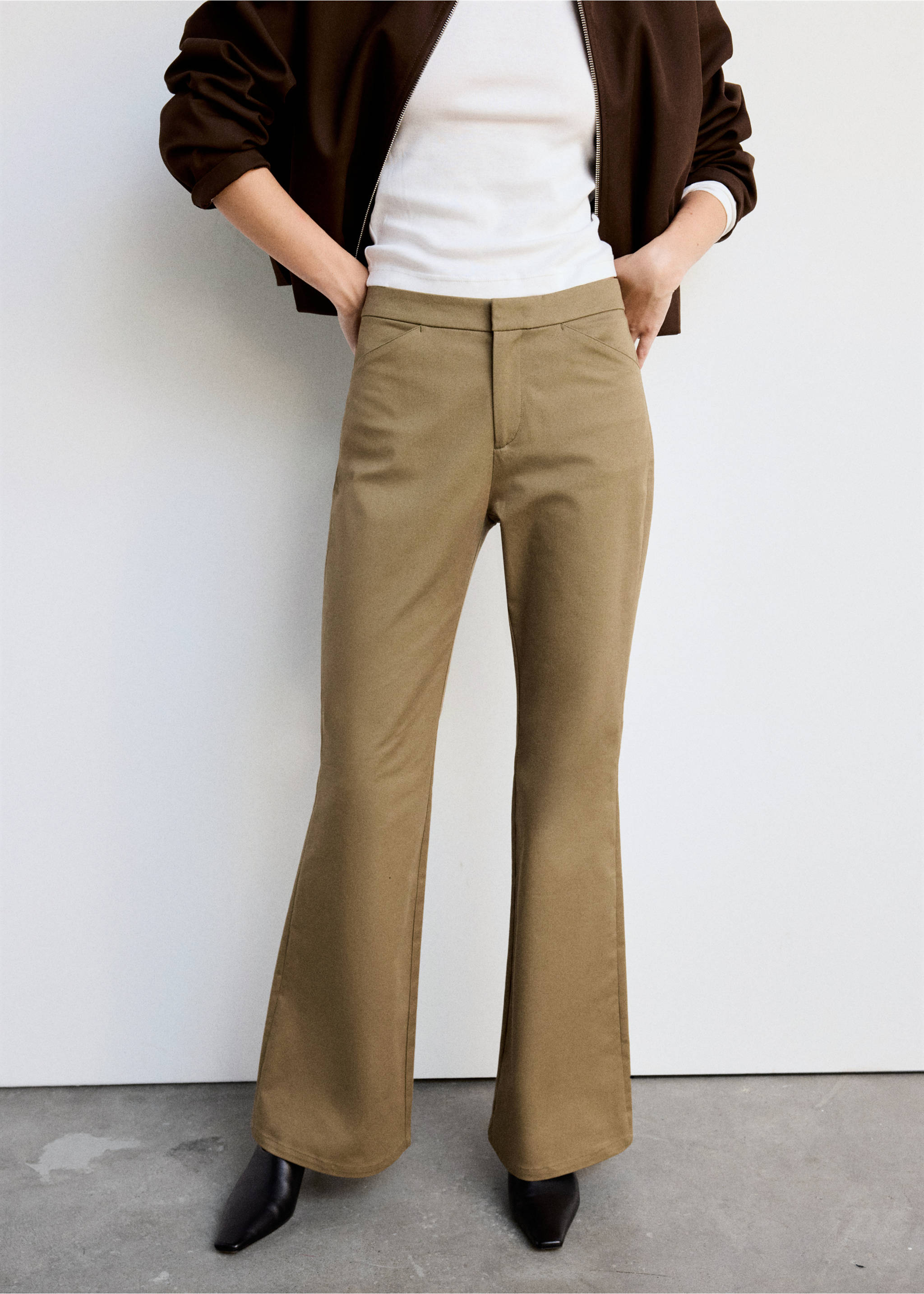 Pantalon flare taille haute - Plan moyen, Kaki. Ref: 37034474-00.