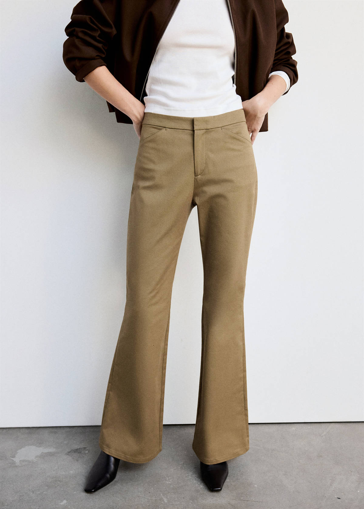 High-waisted flared trousers — Khaki