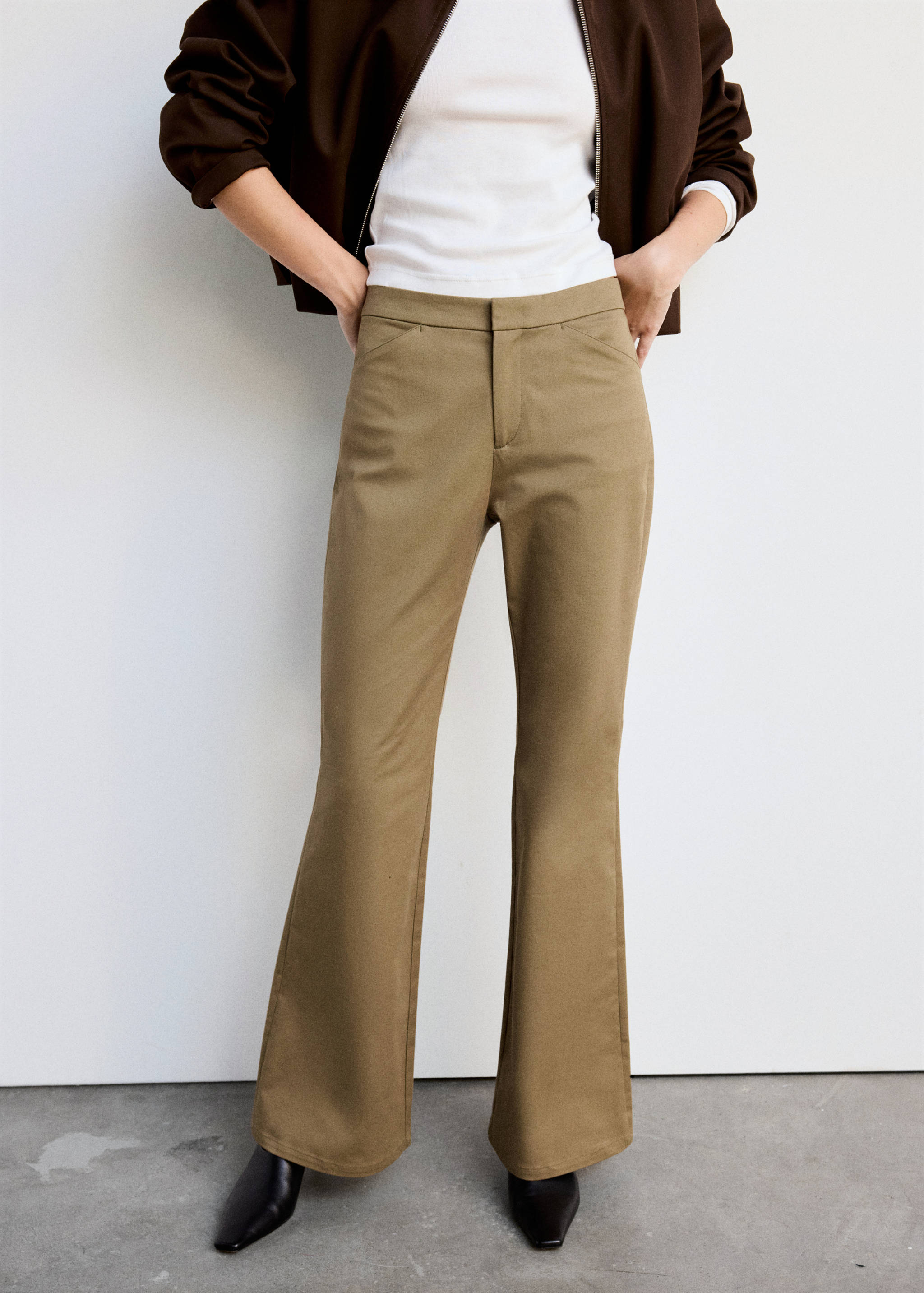 High-waisted flared trousers - Medium plane