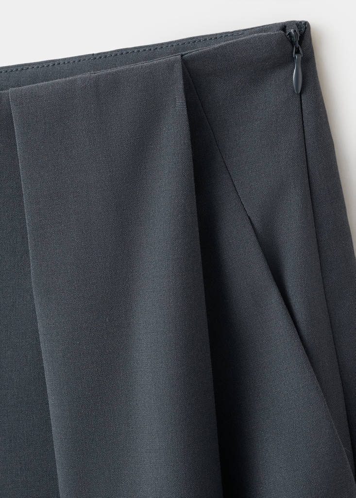 Straight-fit pleated trousers — Grey