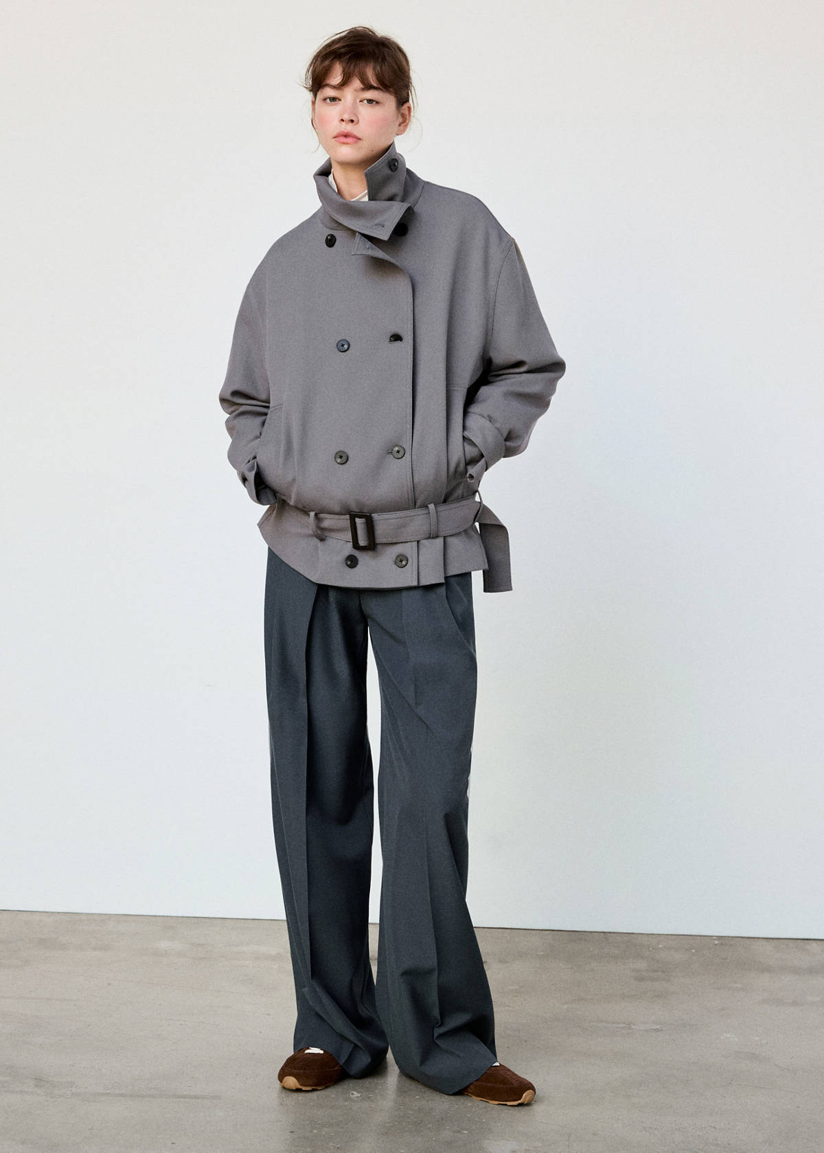 Straight-fit pleated trousers — Grey