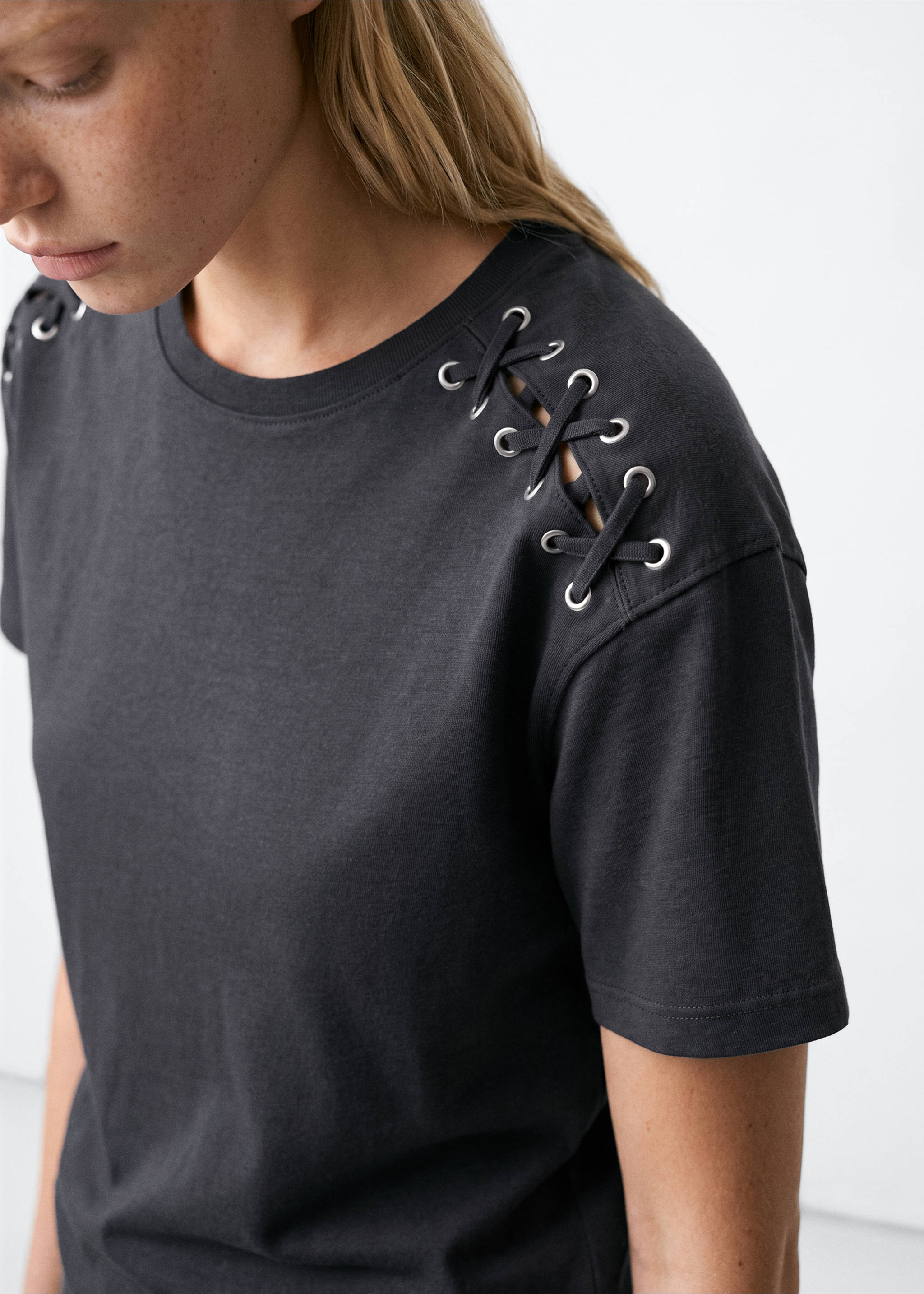 Shoulder Detail T-shirt - Details of the article 1, Charcoal. Ref: 37034781-00.