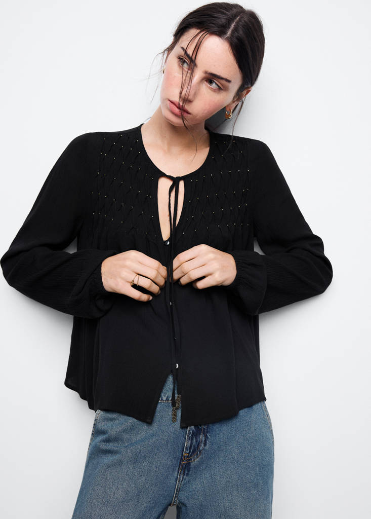Fluid blouse with metallic details — Black