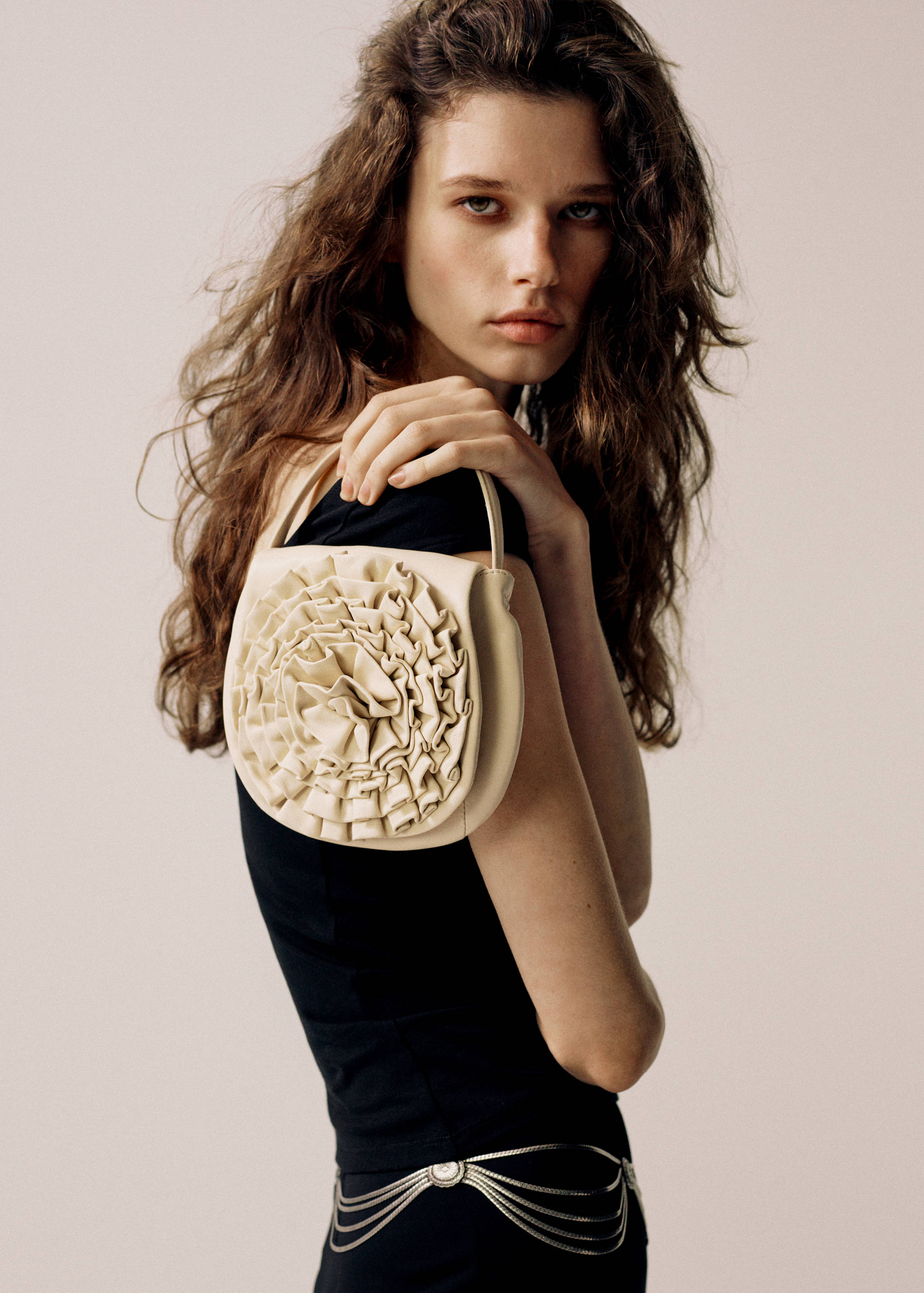 Sac à main en cuir motif floral en relief - Plan général