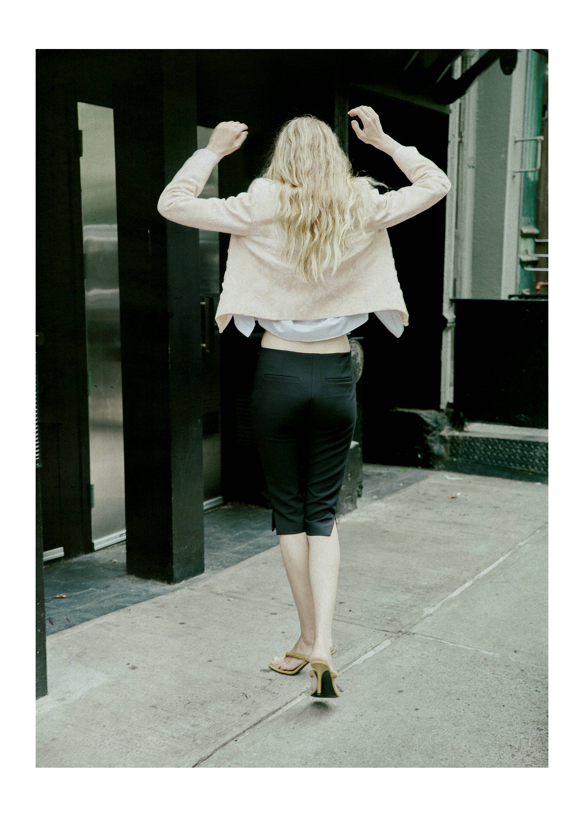 Slim-fit capri trousers - Reverse of the article, Black. Ref: 37034801-00.