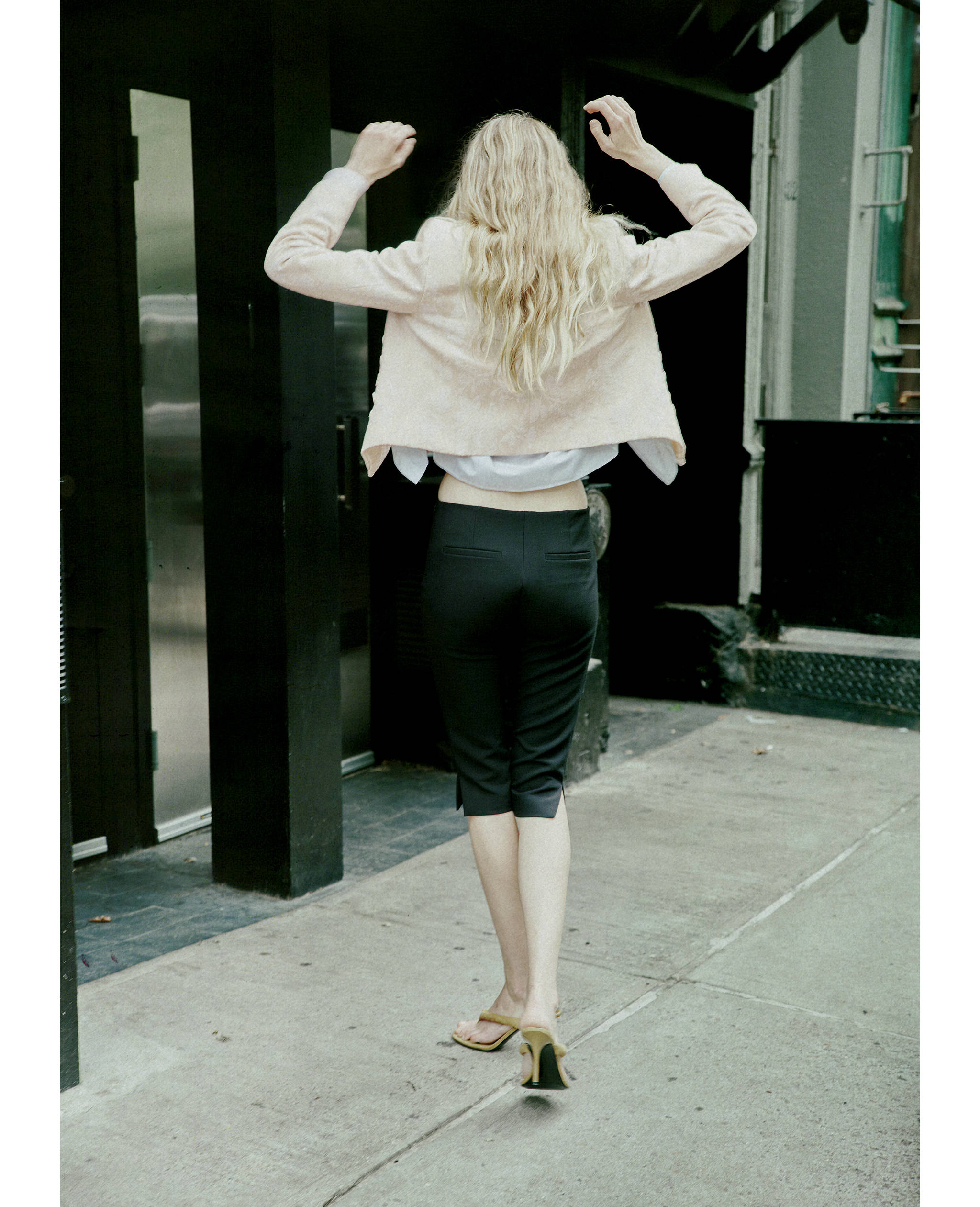 Зауженные брюки капри - Обратная сторона изделия