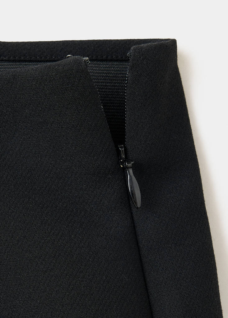 Slim-fit capri trousers — Black