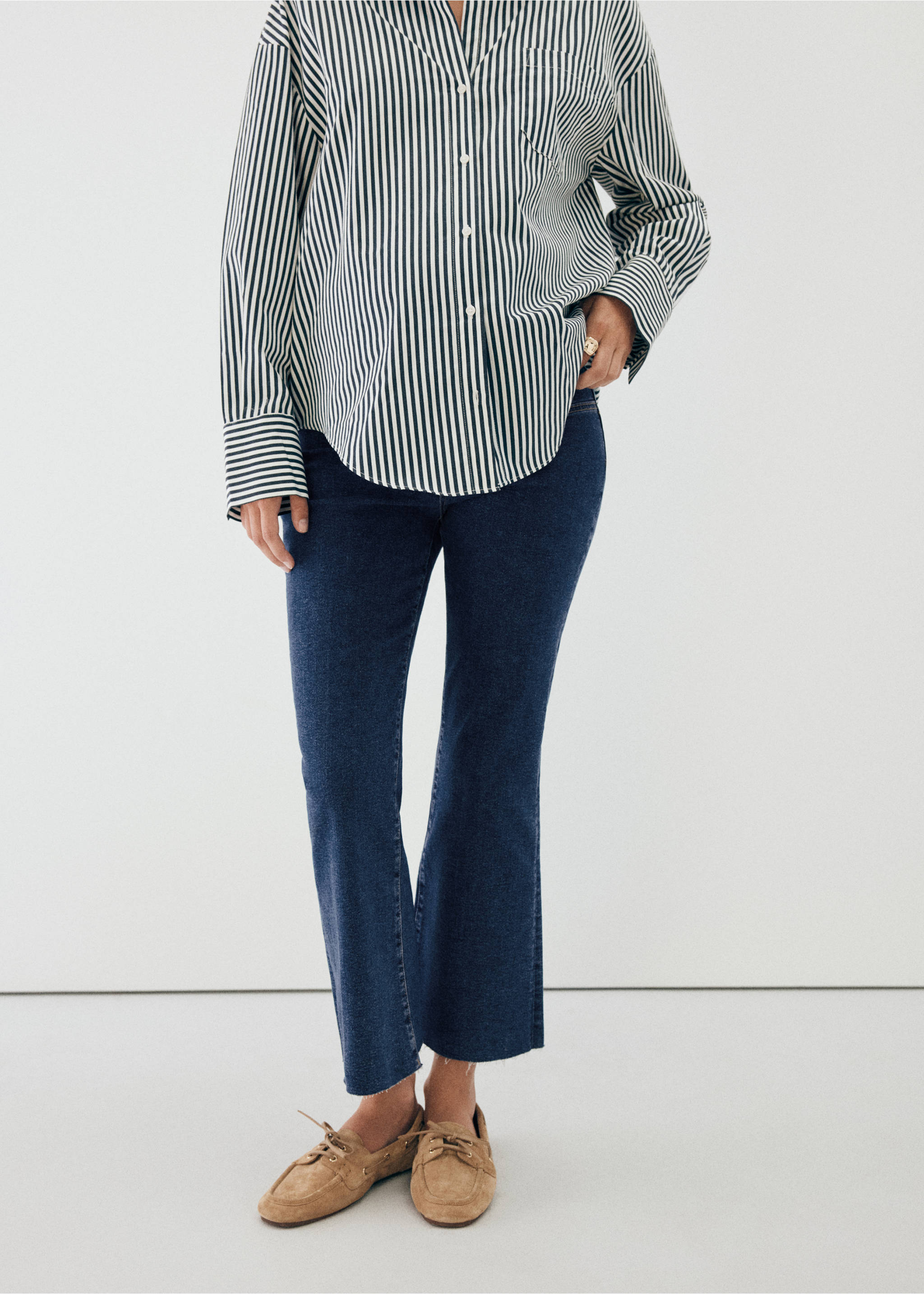 Jean de grossesse flare crop - Plan moyen, Bleu foncé. Ref: 37035171-00.
