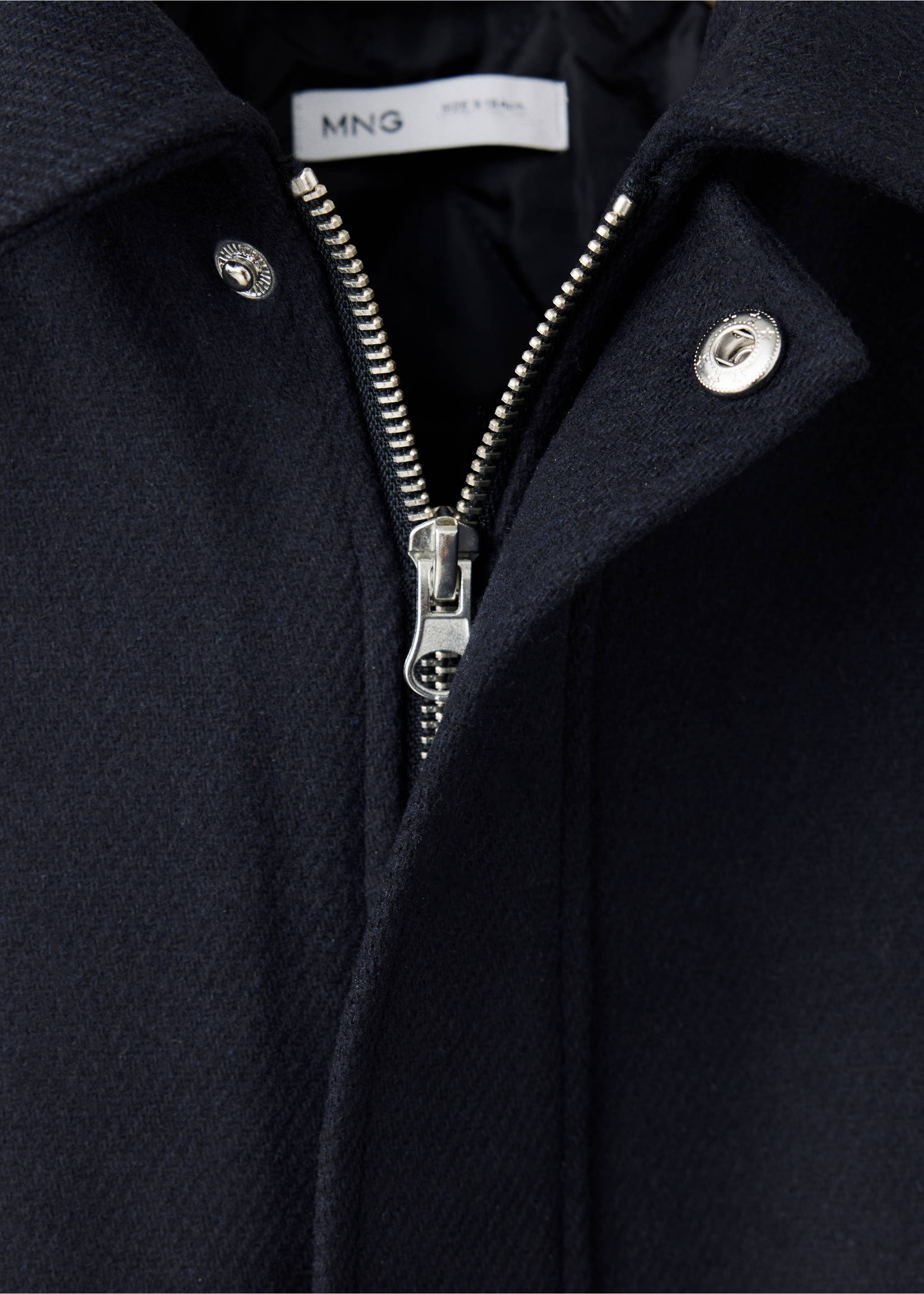 Short coat with patch pockets - Details of the article 8, Navy. Ref: 37035173-00.