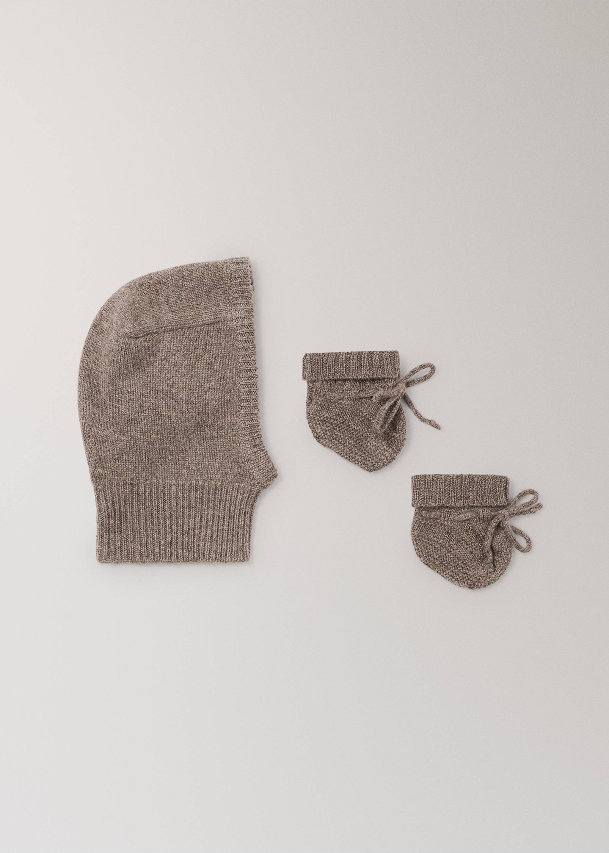 Conjunto de gorrito y patucos a juego de punto en topo melange., Marrón medio. Ref: 37035176-00.