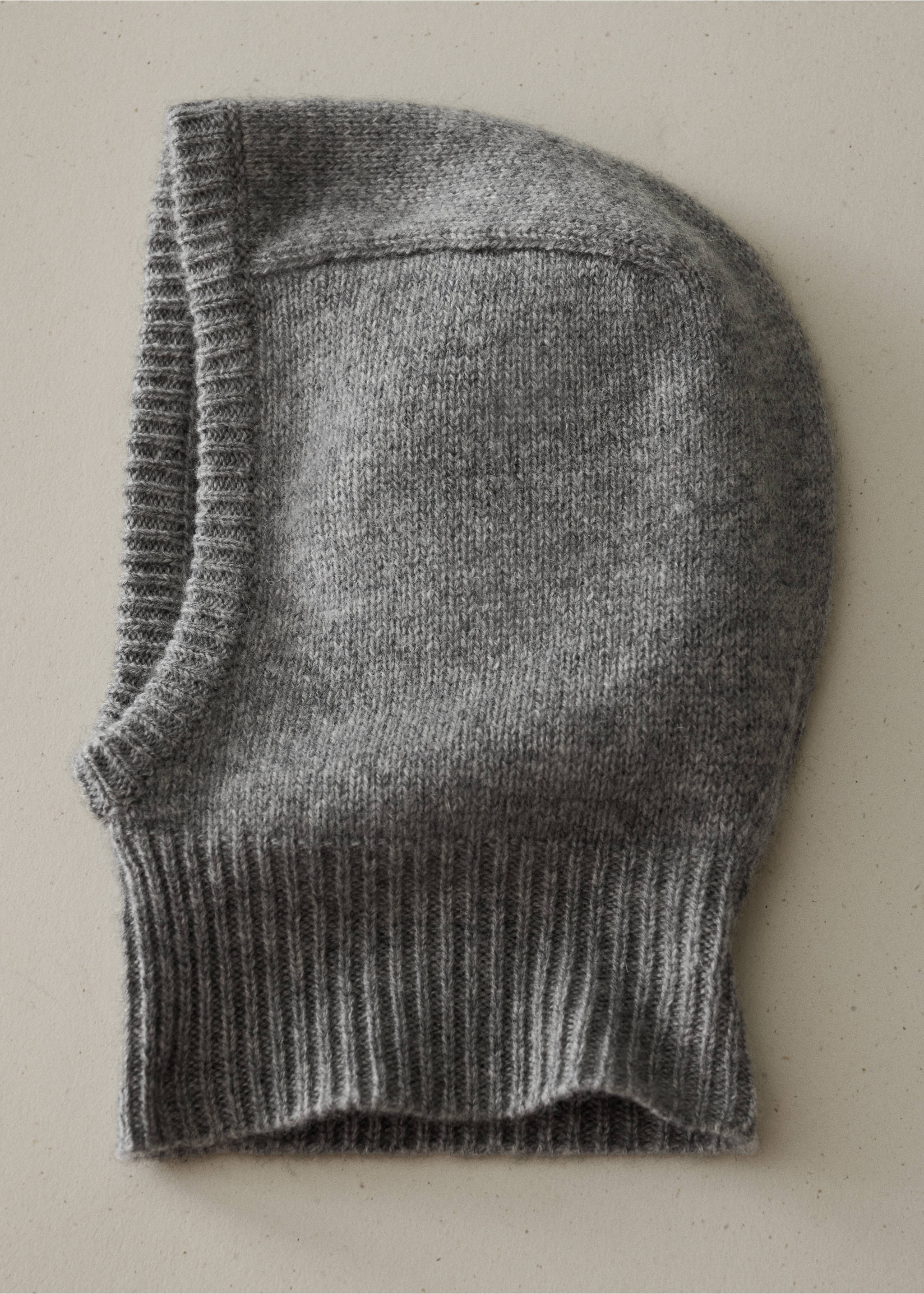Balaclava de punto gris con abertura facial y cuello de canalé., Gris. Ref: 37035176-00.