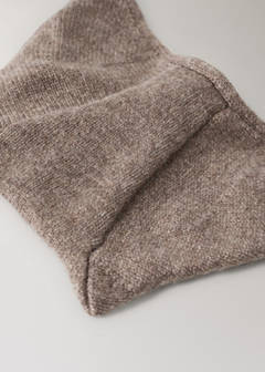 100% cashmere beanie with ties — Medium Brown 3