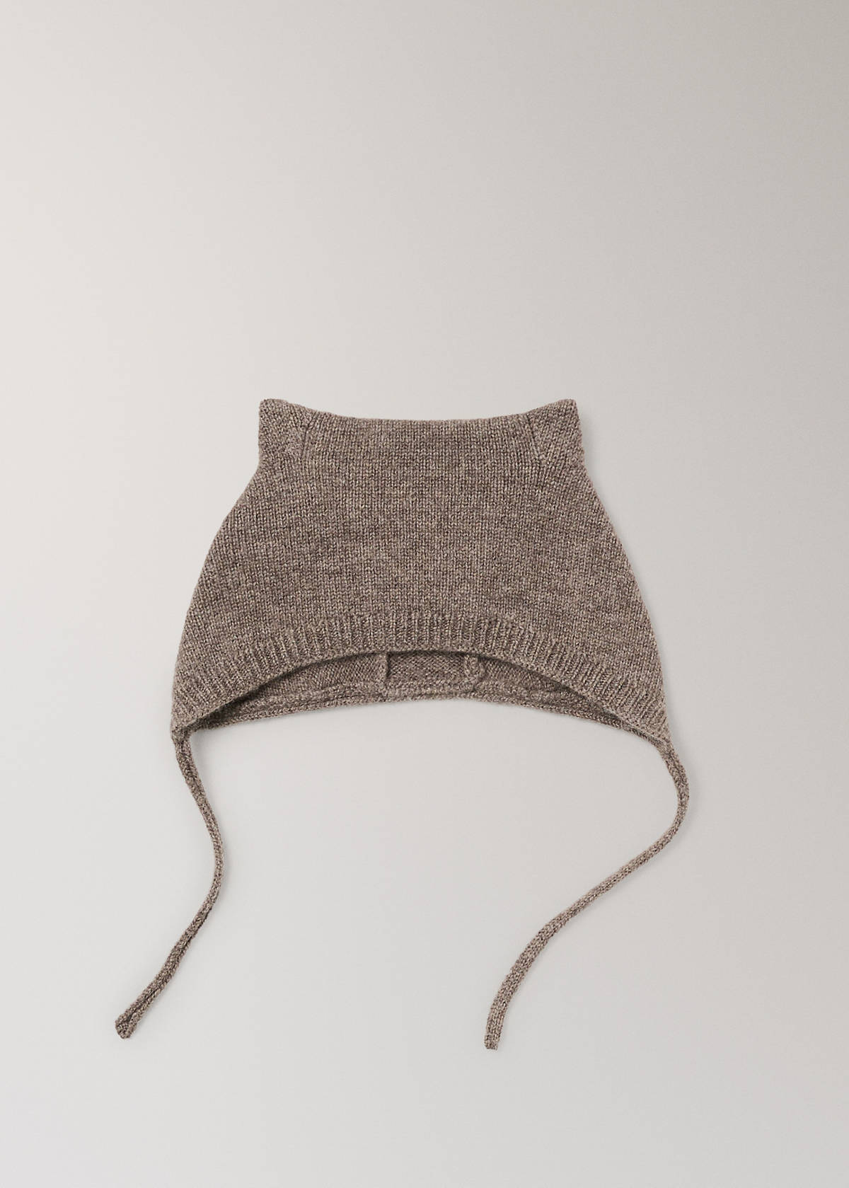 100% cashmere beanie with ties — Medium Brown