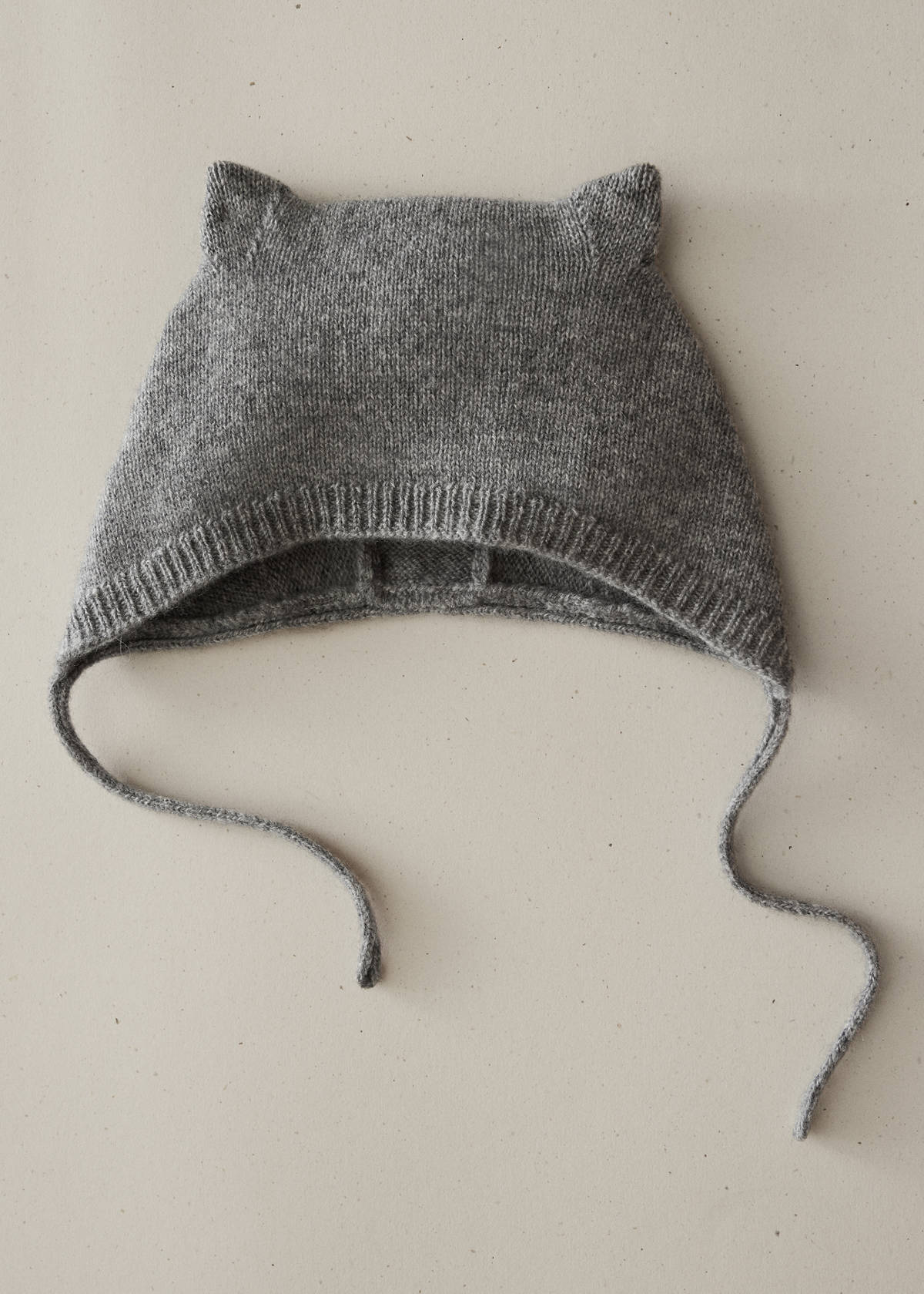 100% cashmere beanie with ties — Grey
