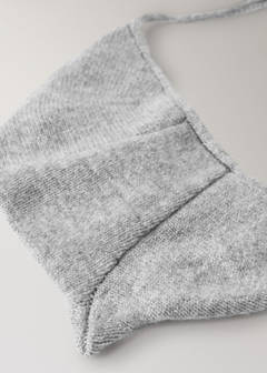 100% cashmere beanie with ties — Grey 3