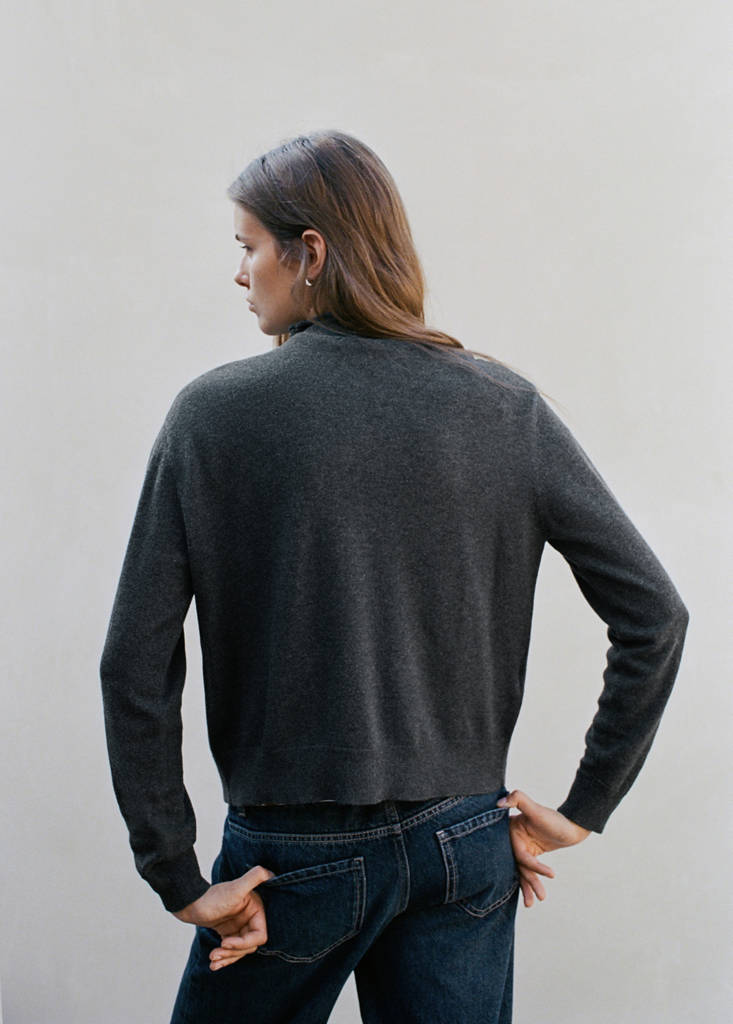 Perkins-neck cardigan with buttons — Grey
