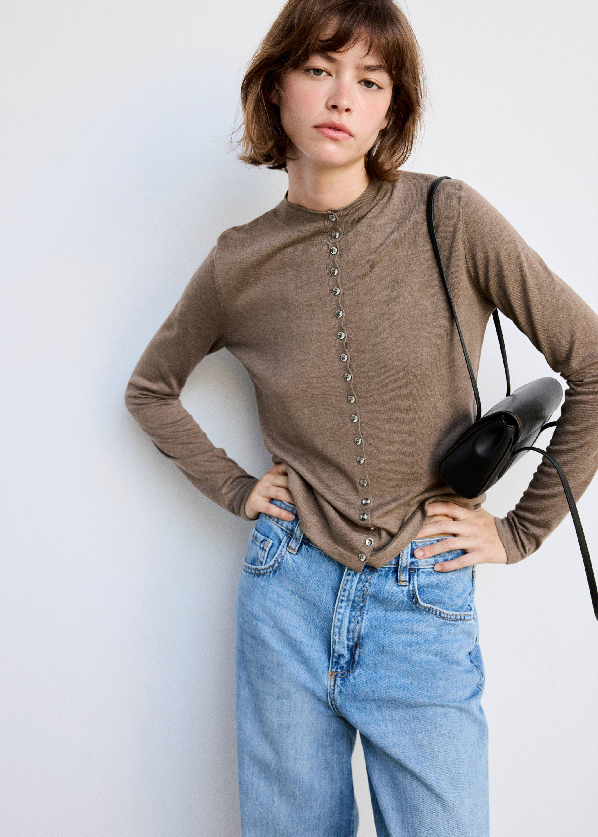 Fine-knit cardigan with metal buttons - Medium plane