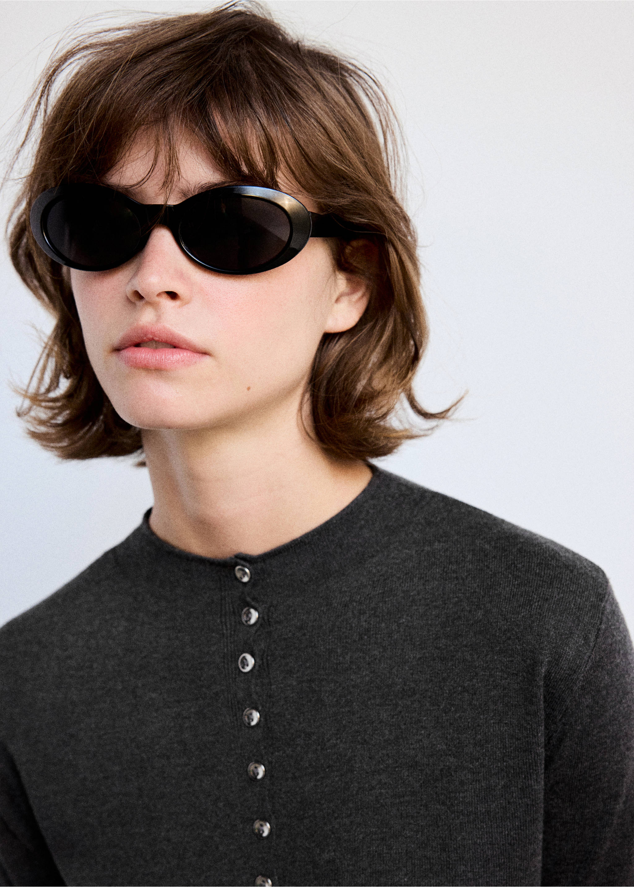 Fine-knit cardigan with metal buttons - Details of the article 1, Charcoal. Ref: 37035850-00.