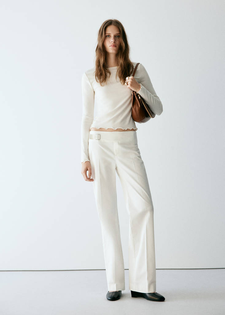Mango T-shirt Côtelé Détails Festonnés In Blanc Cassé