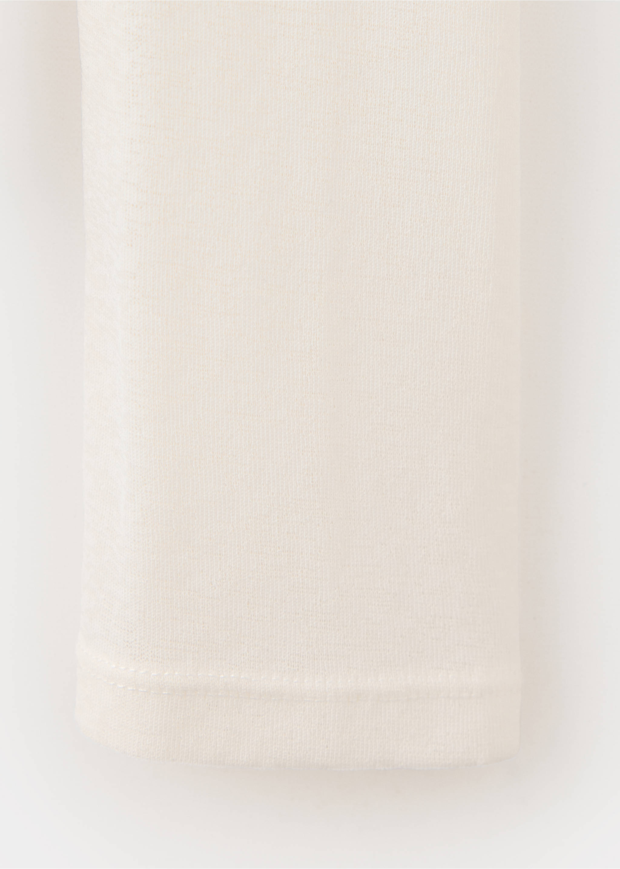Fitted high-neck T-shirt - Pormenor do artigo 0, Cru. Ref: 37035856-00.