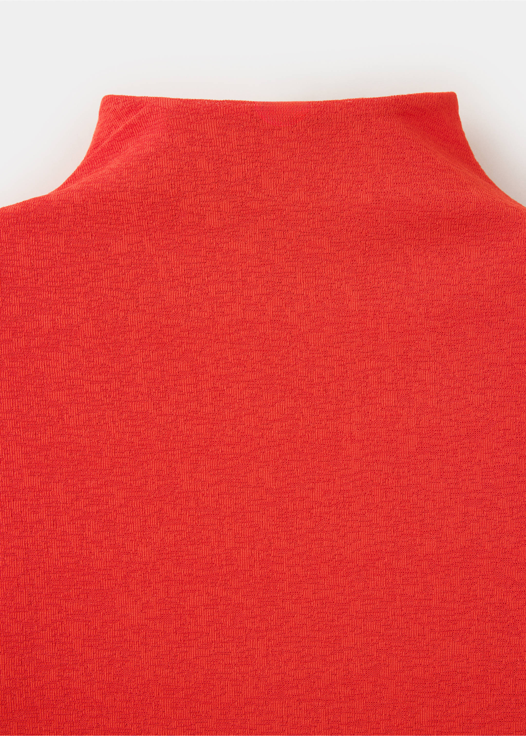 Fitted high-neck T-shirt - Details of the article 8, Red. Ref: 37035856-00.