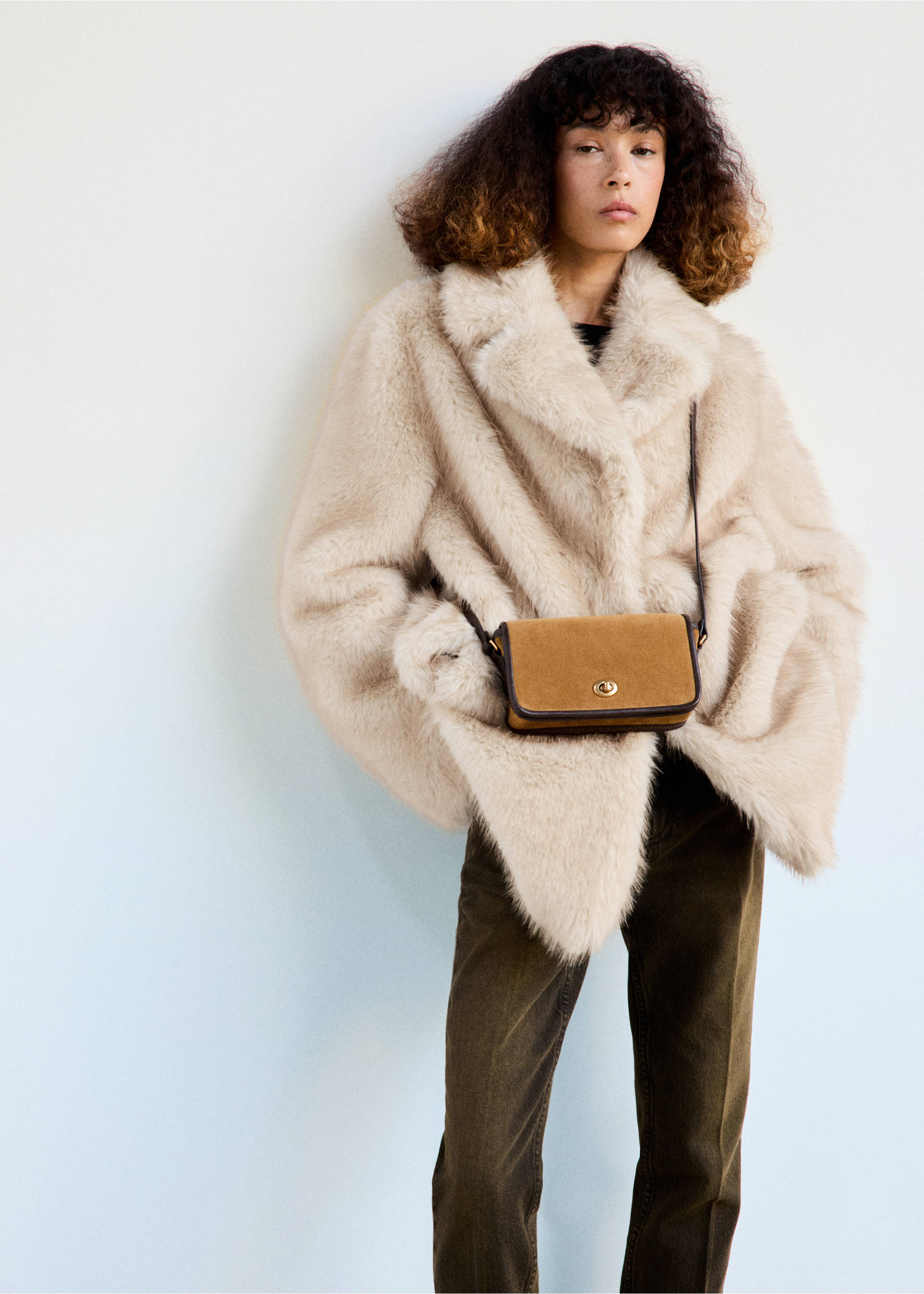 Contrast leather shoulder bag - General plane, Medium Brown. Ref: 37035857-00.