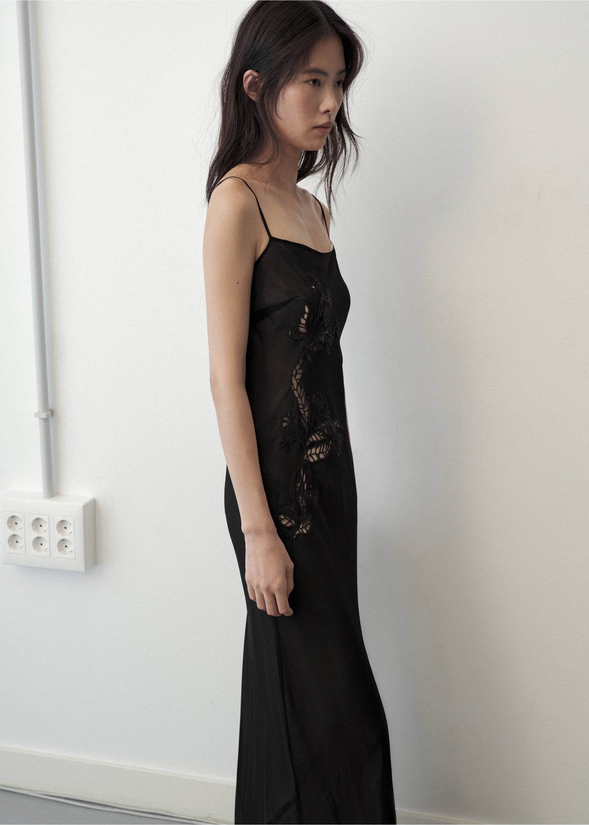 Openwork embroidered combined dress - Medium plane, Black. Ref: 37035868-00.