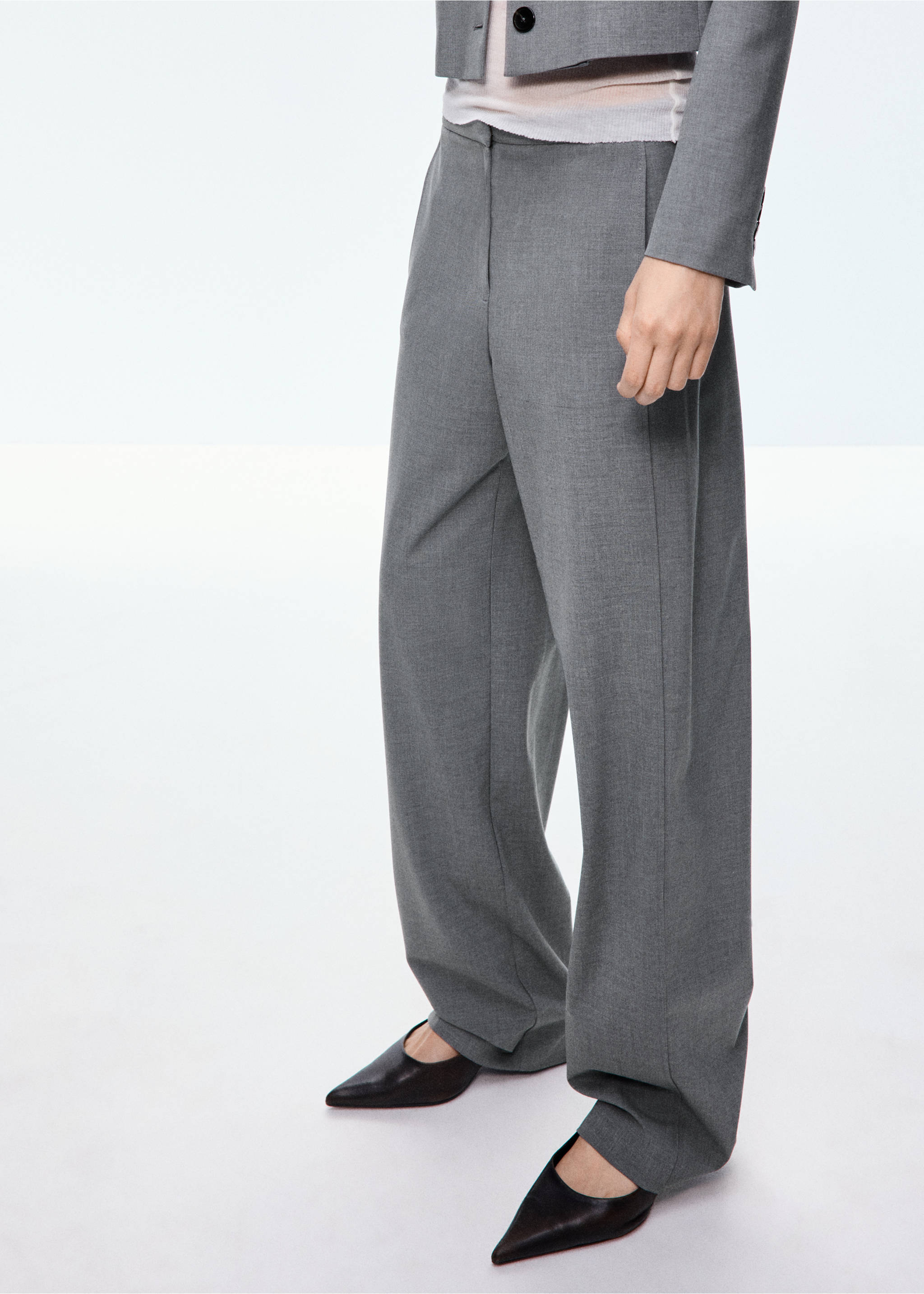 Pantalon droit détail coutures - Plan moyen, Gris. Ref: 37035883-00.