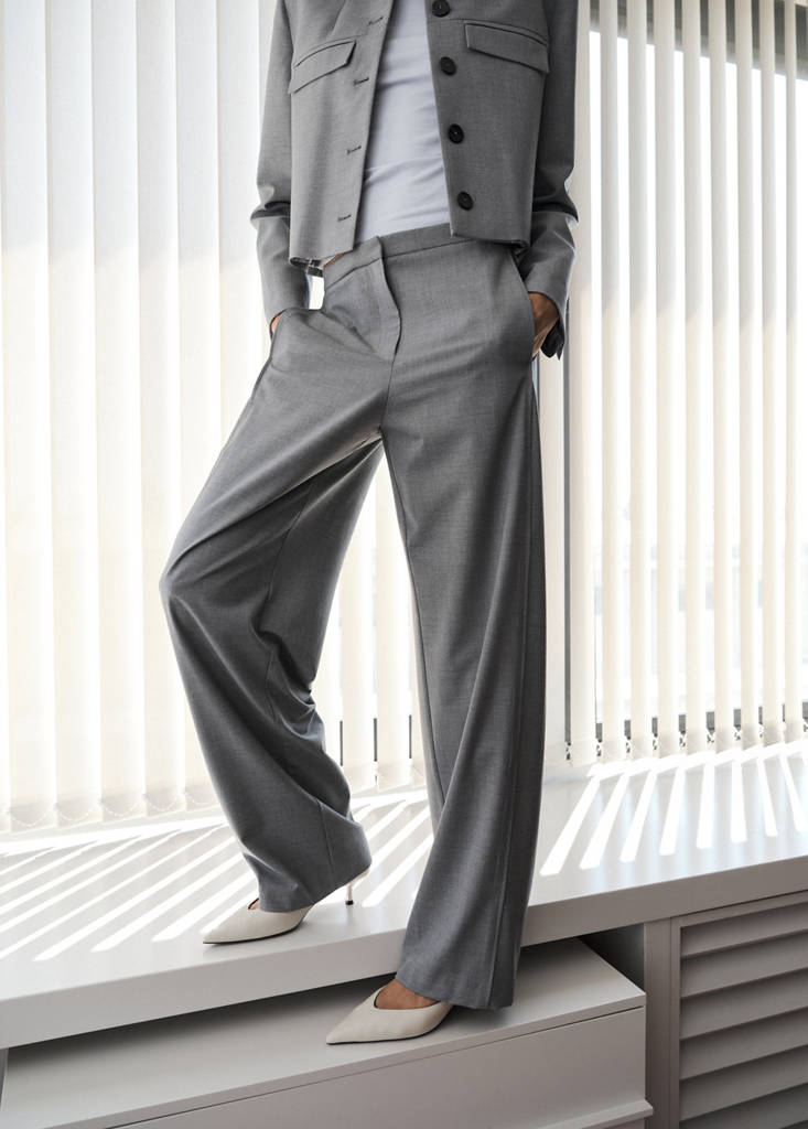 Straight-leg trousers with seam detail — Grey