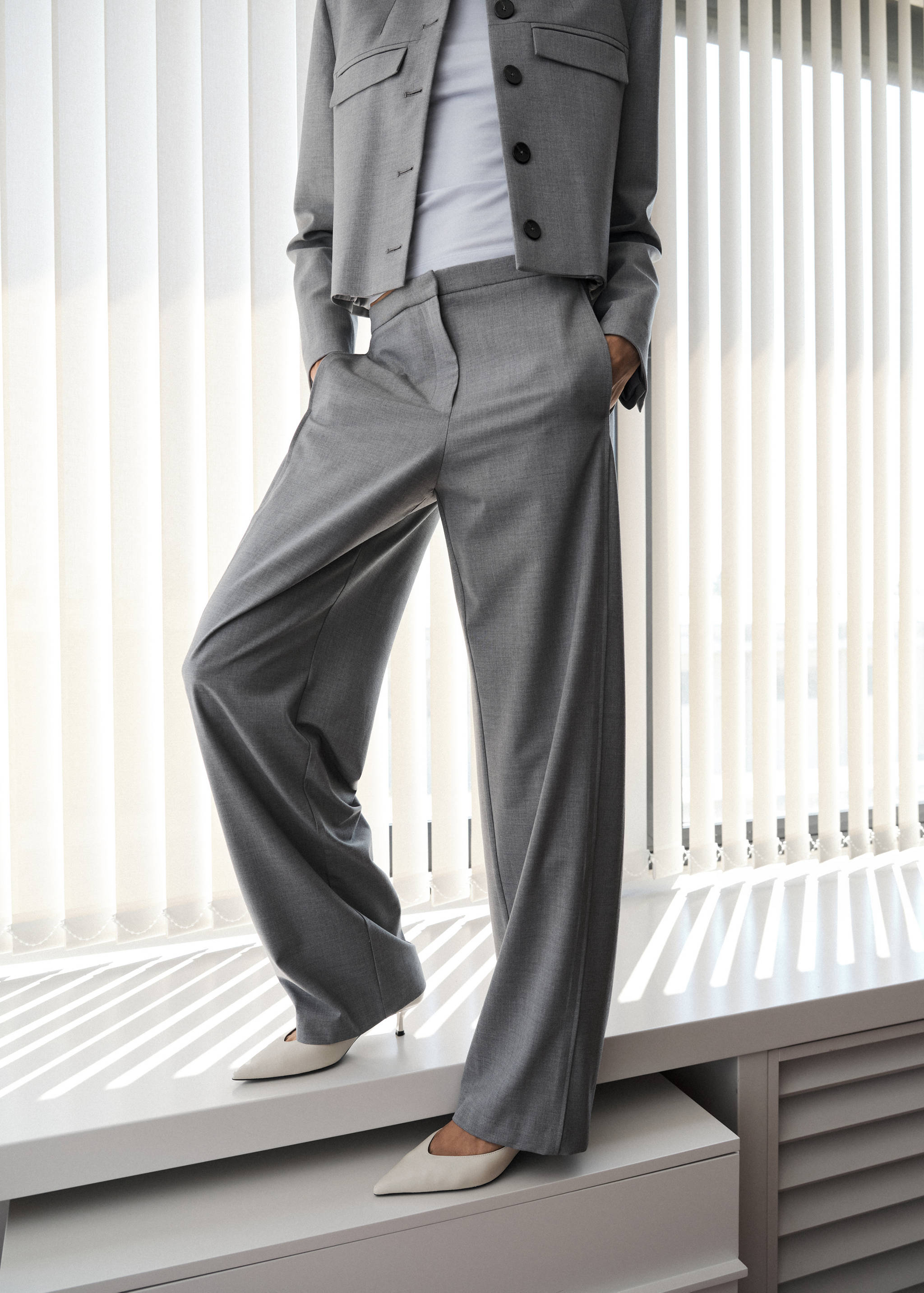 Pantalon droit détail coutures - Plan moyen