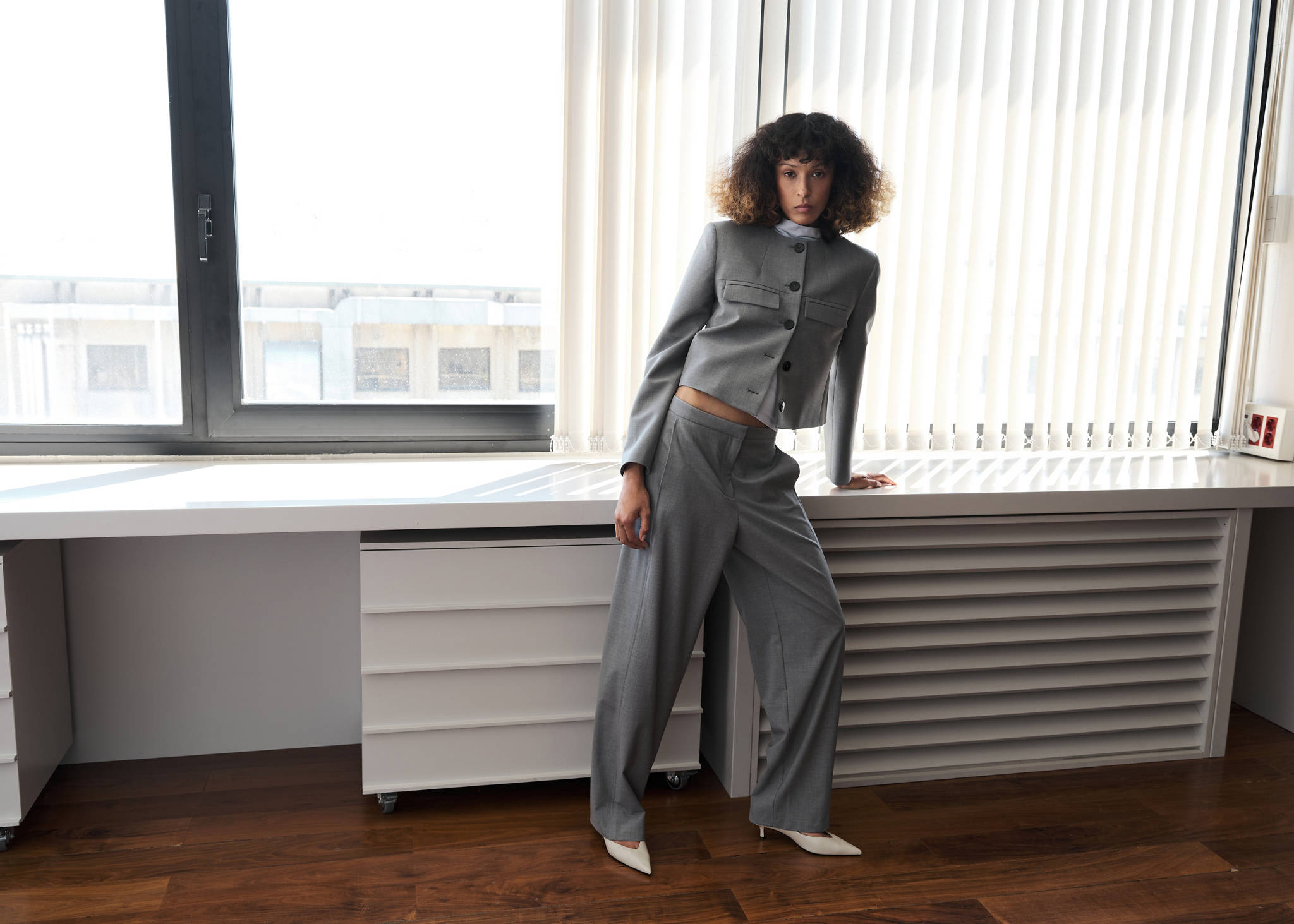 Straight-leg trousers with seam detail - Panoramic plane