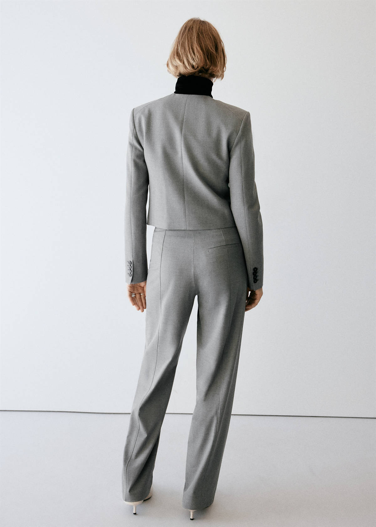 Straight-leg trousers with seam detail — Grey