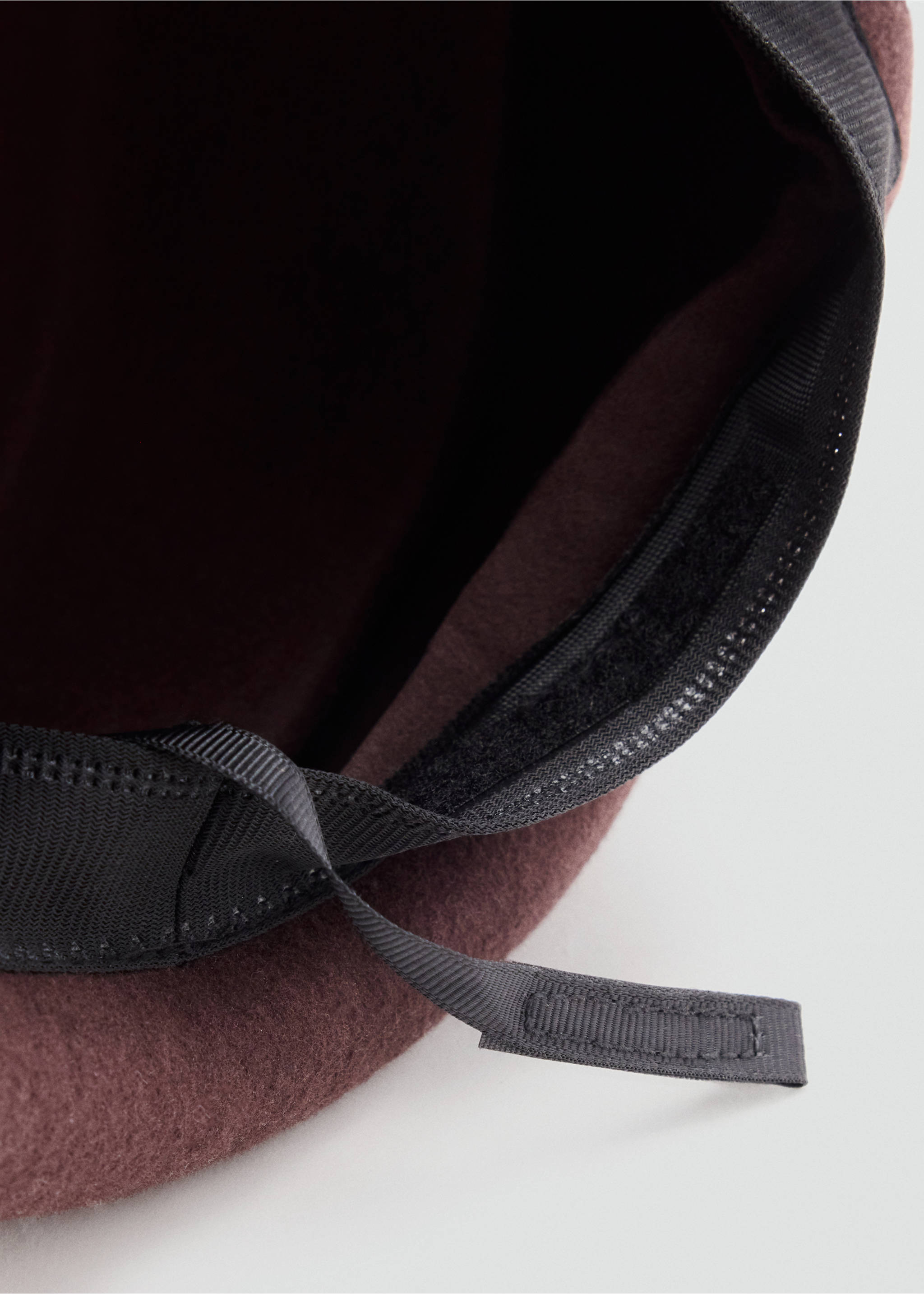 100% wool hat - Details of the article 2, Chocolate. Ref: 37035981-00.