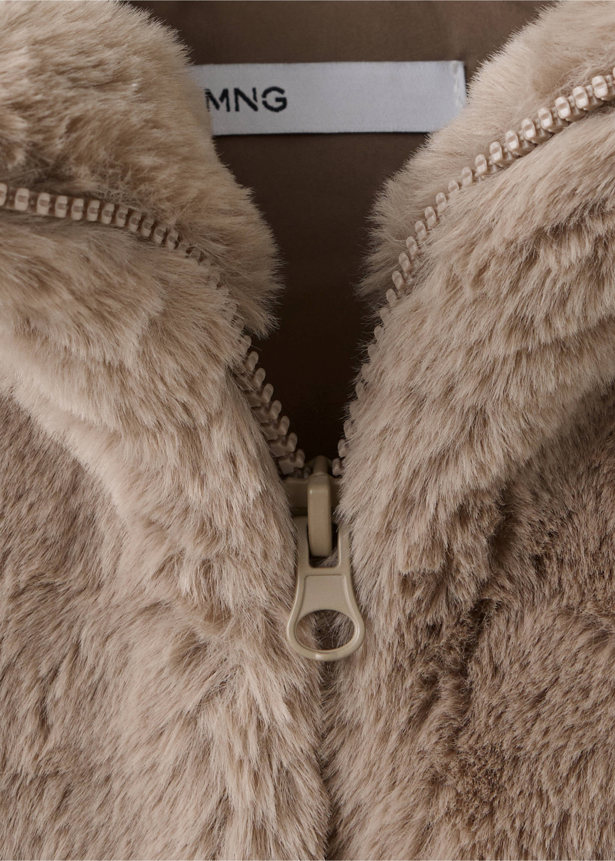 Faux fur hooded gilet - Details of the article 8, Medium Brown. Ref: 37035982-00.