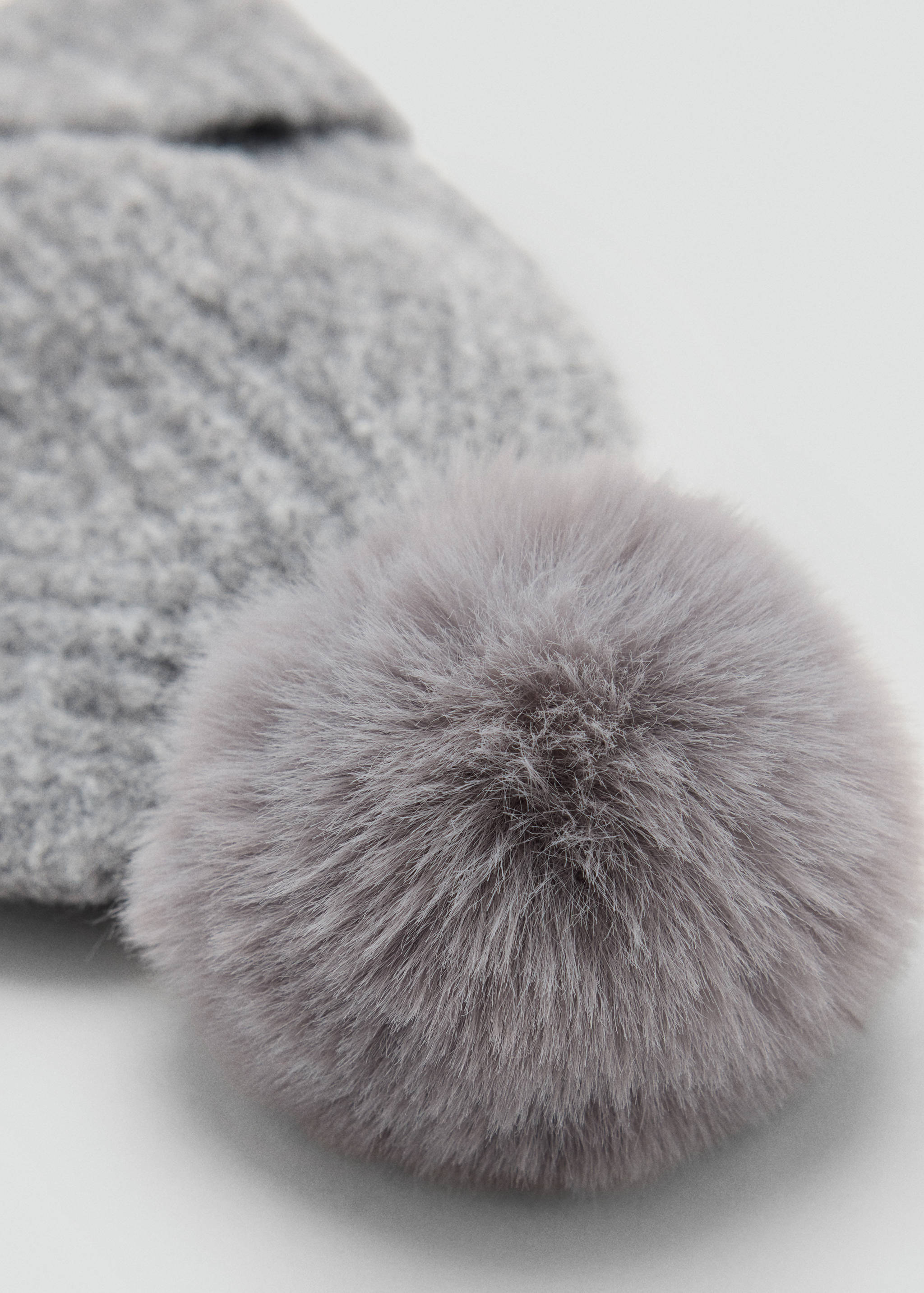 Pom pom cable-knit beanie - Details of the article 1