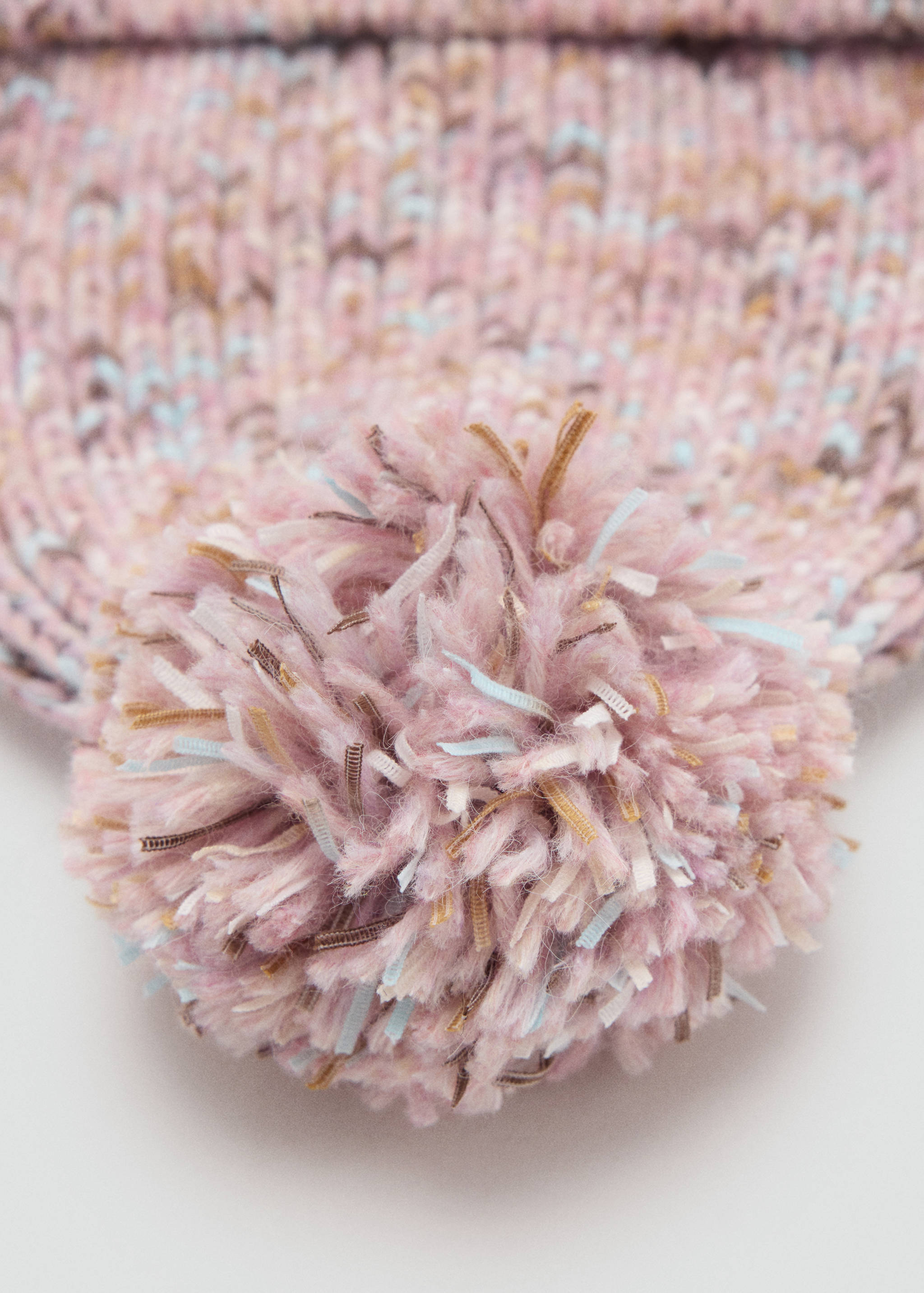 Knitted braided pompom hat - Details of the article 1