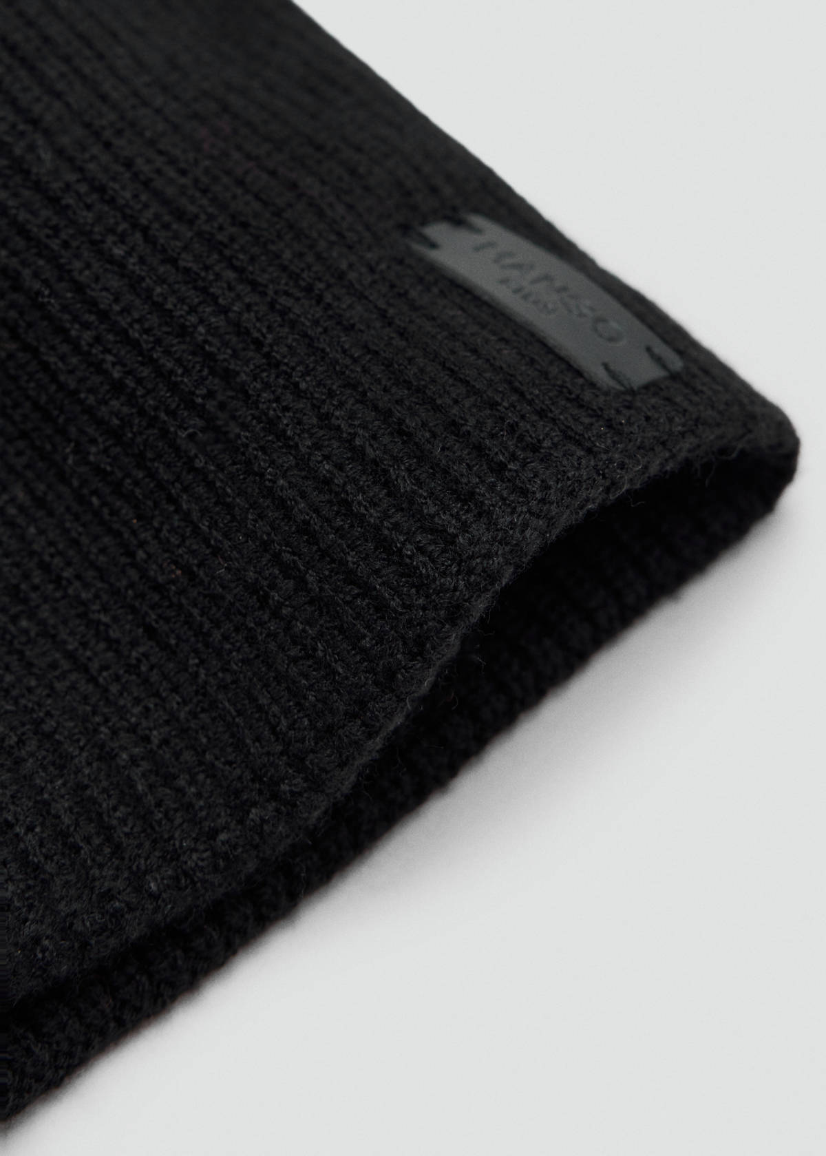 Ribbed scarf with relief logo — Black