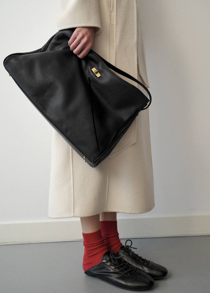 Leather shopper bag with charm and mirror — Black