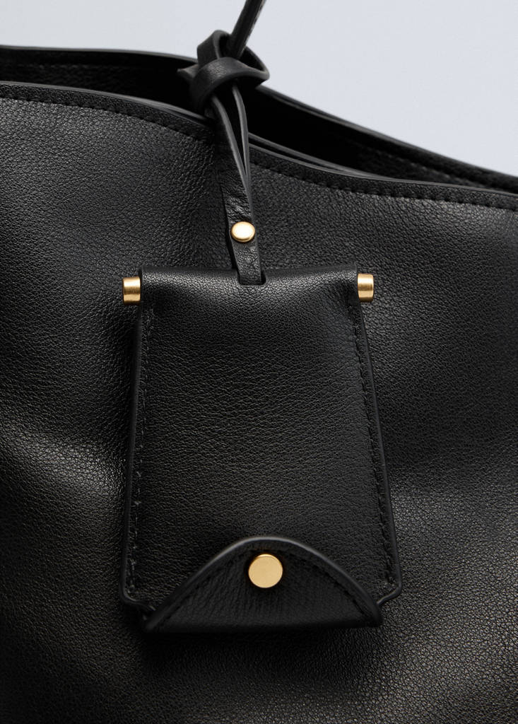 Leather shopper bag with charm and mirror — Black