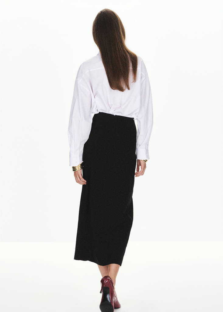 Skirt with slit and ruffle detail — Black
