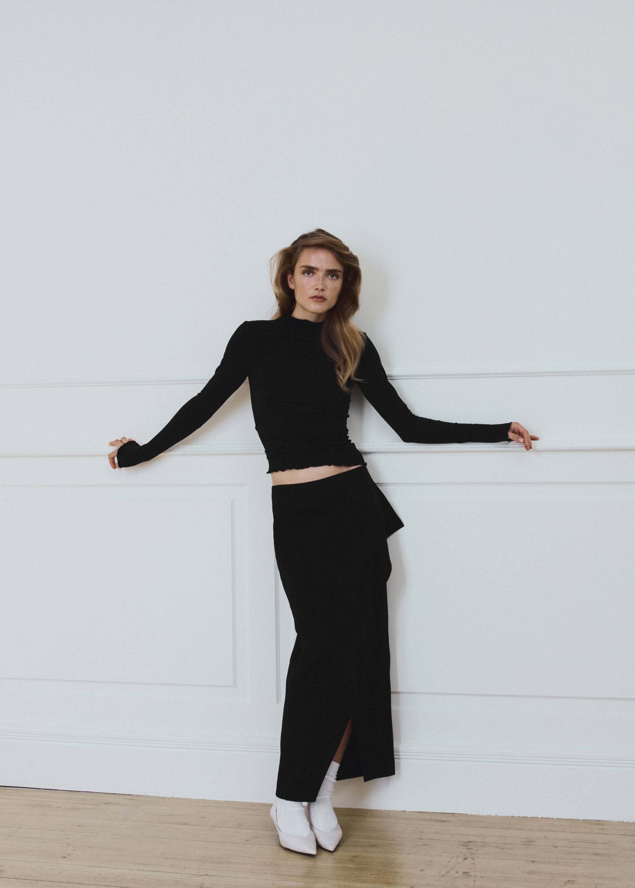 Skirt with slit and ruffle detail - Medium plane