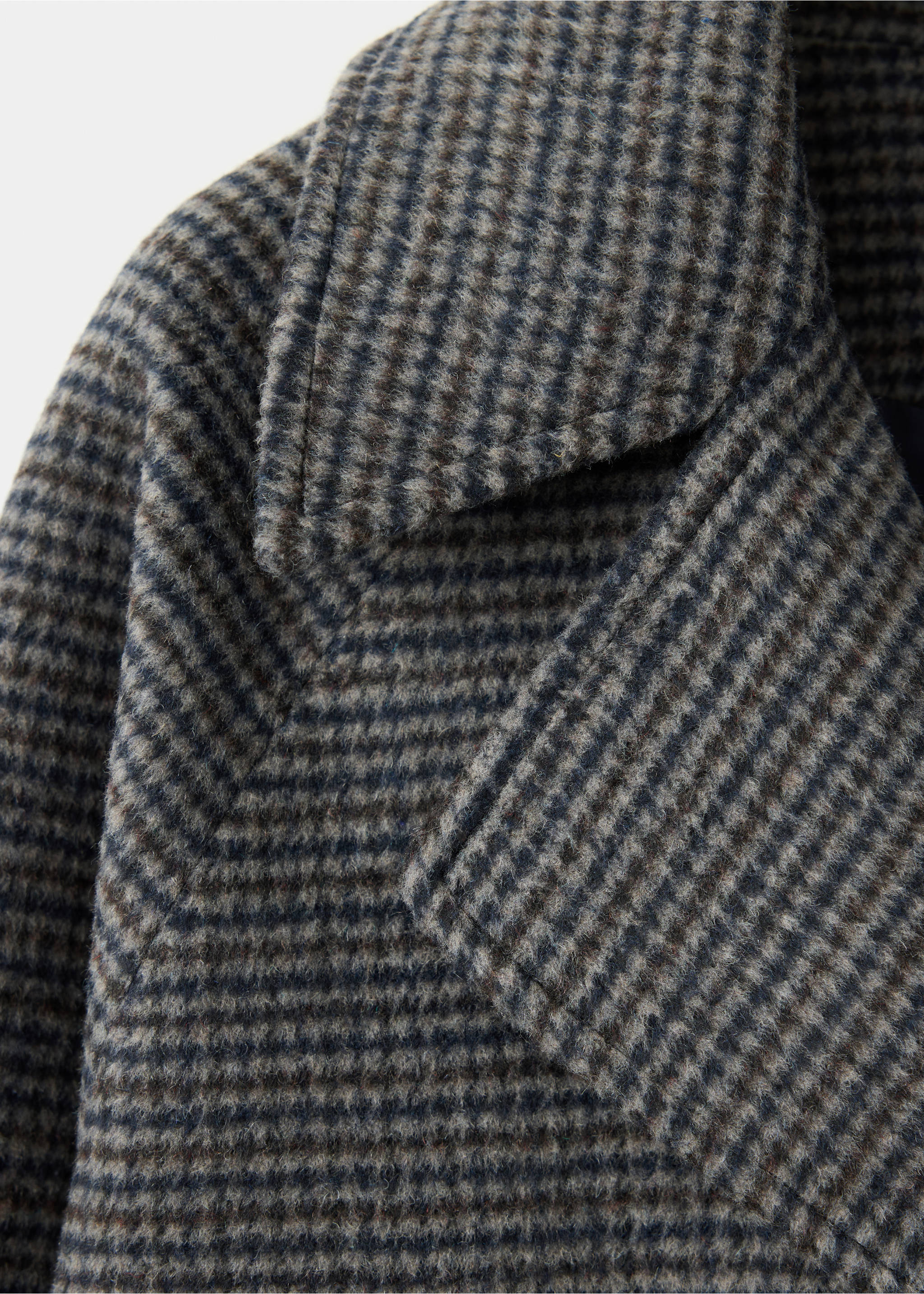 Short houndstooth double-breasted coat - Details of the article 8, Sand. Ref: 37036321-00.