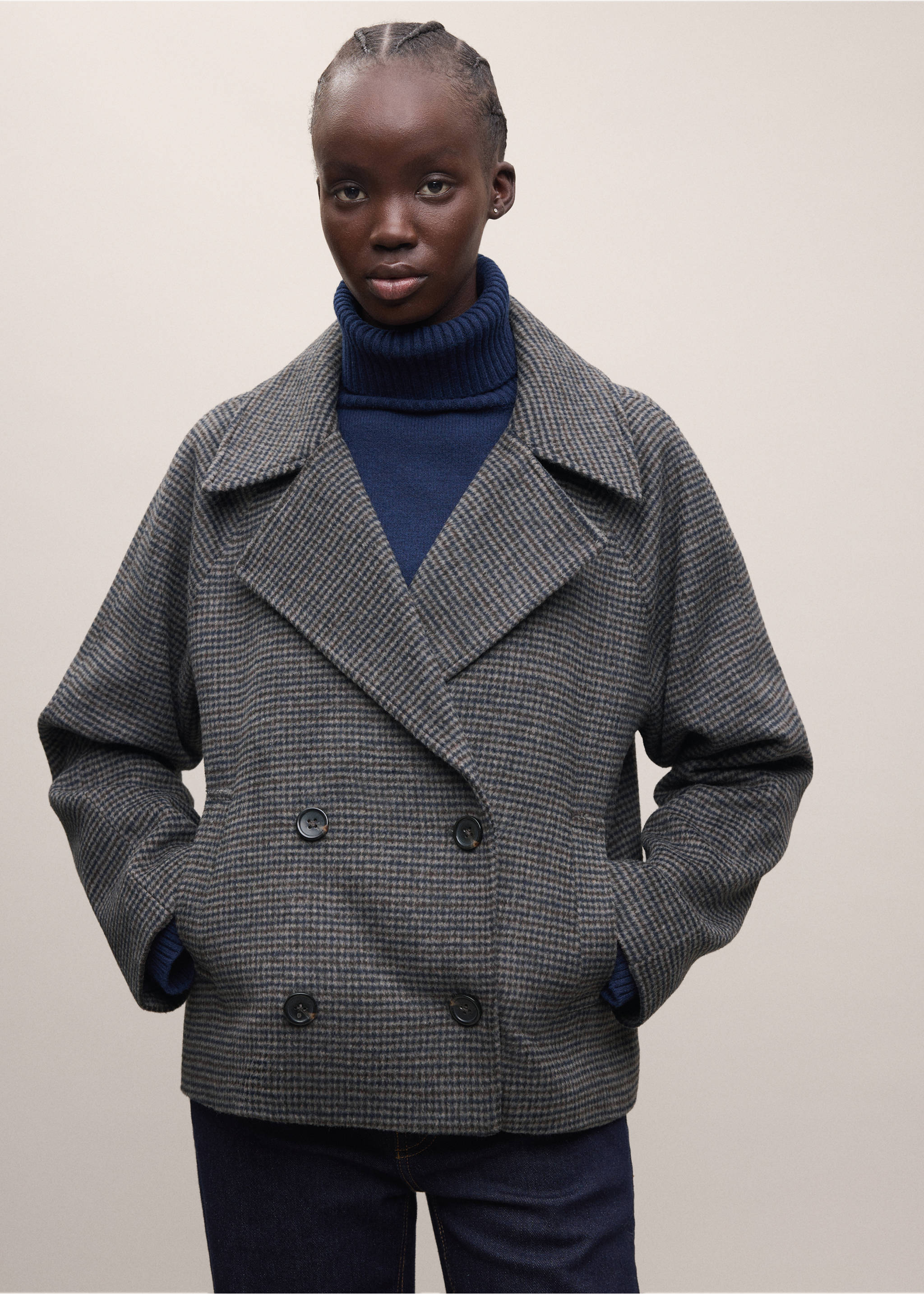 Grey houndstooth double-breasted coat with wide lapels and buttons., Sand. Ref: 37036321-01.