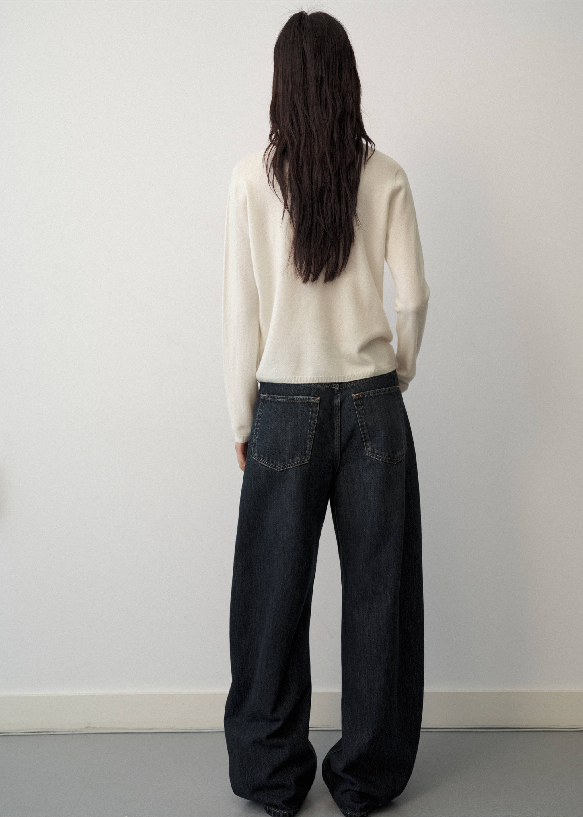 100% cashmere sweater with perkins neck - Reverse of the article, Ecru. Ref: 37036336-00.