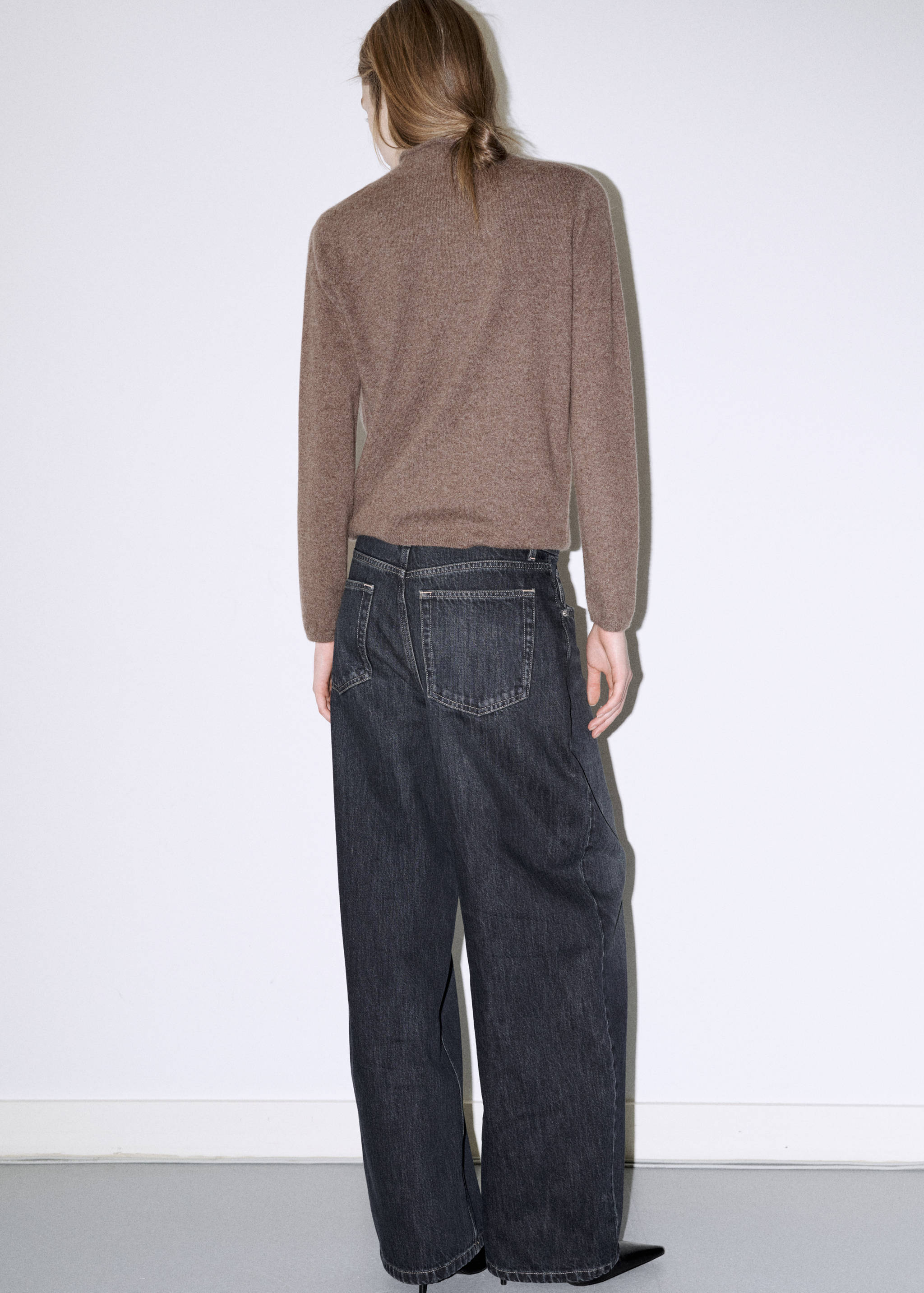 100% cashmere sweater with perkins neck - Reverse of the article